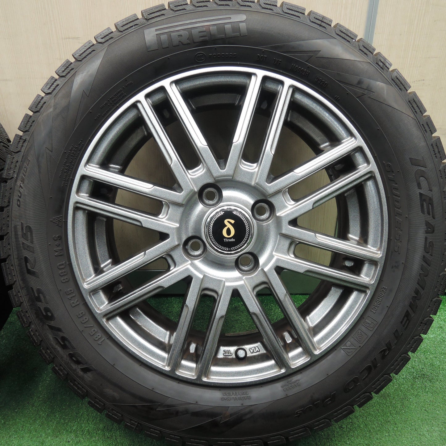 *送料無料*バリ溝！20年！キレイ！9.5分★スタッドレス 185/65R15 ピレリ アイスアシンメトリコ プラス Tirado ティラード 15インチ PCD100/4H★3120303HAス