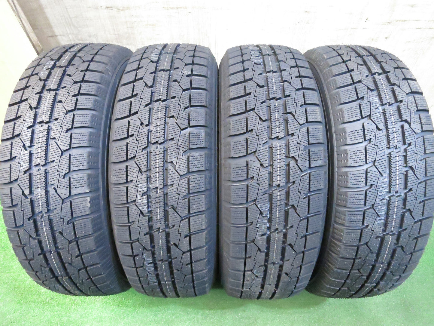 [送料無料]未使用！19年★リウス 等 195/65R15 スタッドレス トーヨー オブザーブ ガリット GIZ JOKER weds ジョーカー 15インチ PCD100/5H★2122802Hス