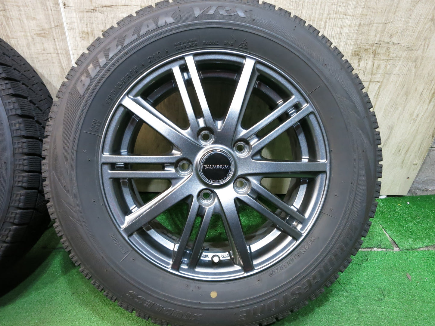[送料無料]バリ溝！20年！キレイ！9分★スタッドレス 195/65R15 ブリヂストン ブリザック VRX BALMINUM バルミナ 15インチ PCD114.3/5H★2112802Hス