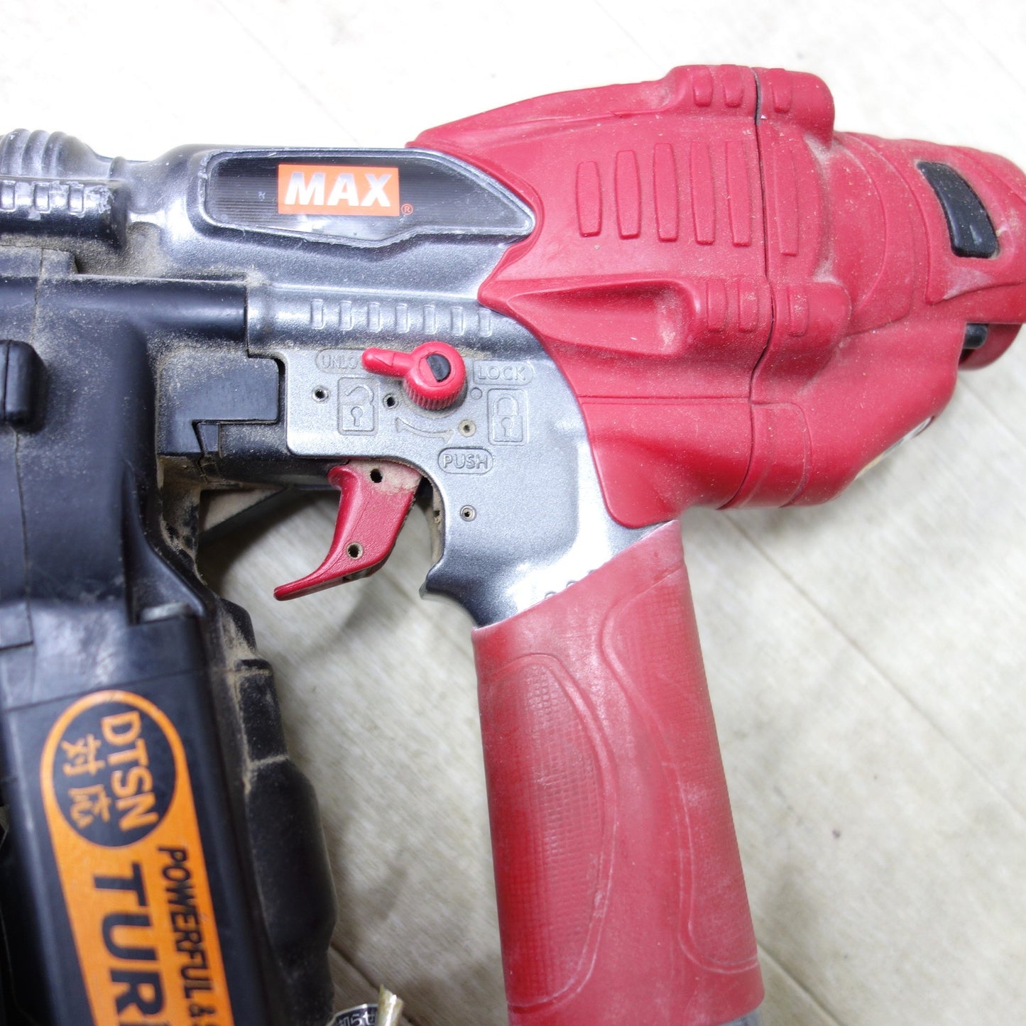 [送料無料] ◆MAX マックス ねじ打機 HV-R41G4 高圧 ターボドライバ エアツール◆