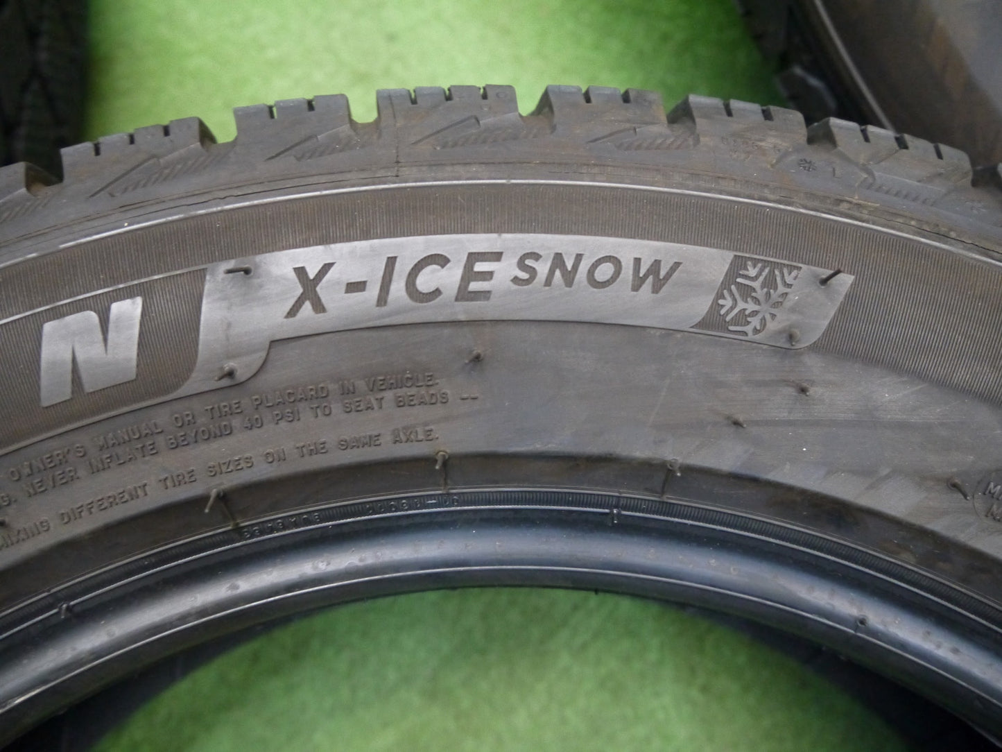 [送料無料]ほぼ未使用！21年！超バリ溝★スタッドレス 195/60R16 ミシュラン X-ICE SNOW タイヤ 16インチ セレナ プリウス インプレッサ 等★2123008クスタ