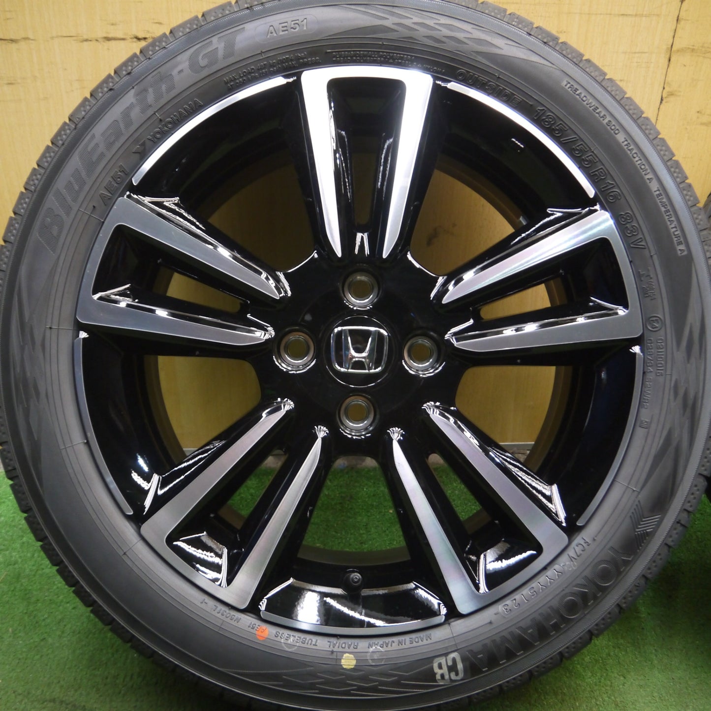 *送料無料* 新車外し！23年★ホンダ フィット RS GR3 純正 185/55R16 ヨコハマ BluEarth-GT AE51 16インチ PCD100/4H★4020608Hノ