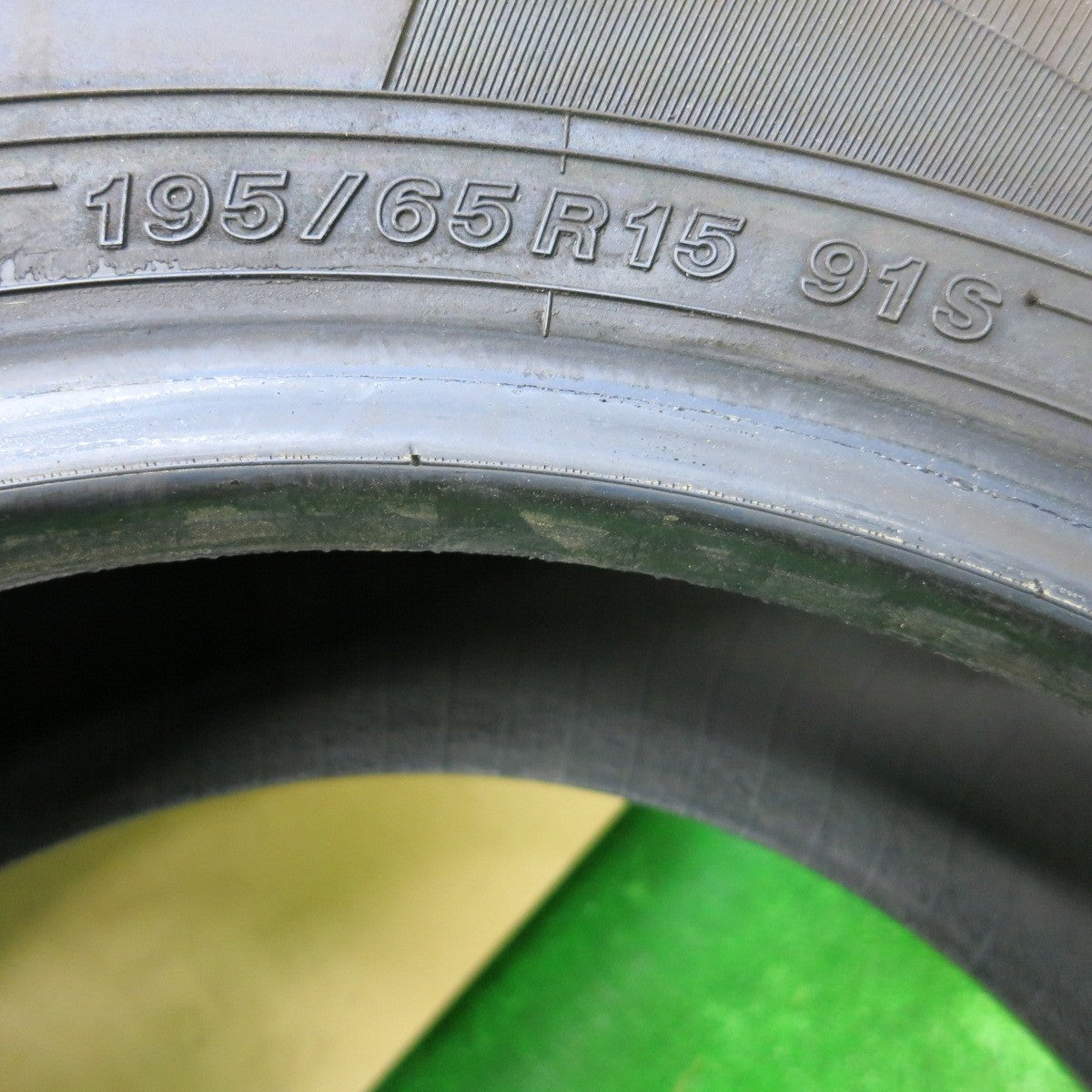 *送料無料*バリ溝！23年！ほぼ10分★195/65R15 ヨコハマ BluEarth-Es ES32 ブルーアース タイヤ 15インチ プリウス ノア ヴォクシー等★4013101イノタ