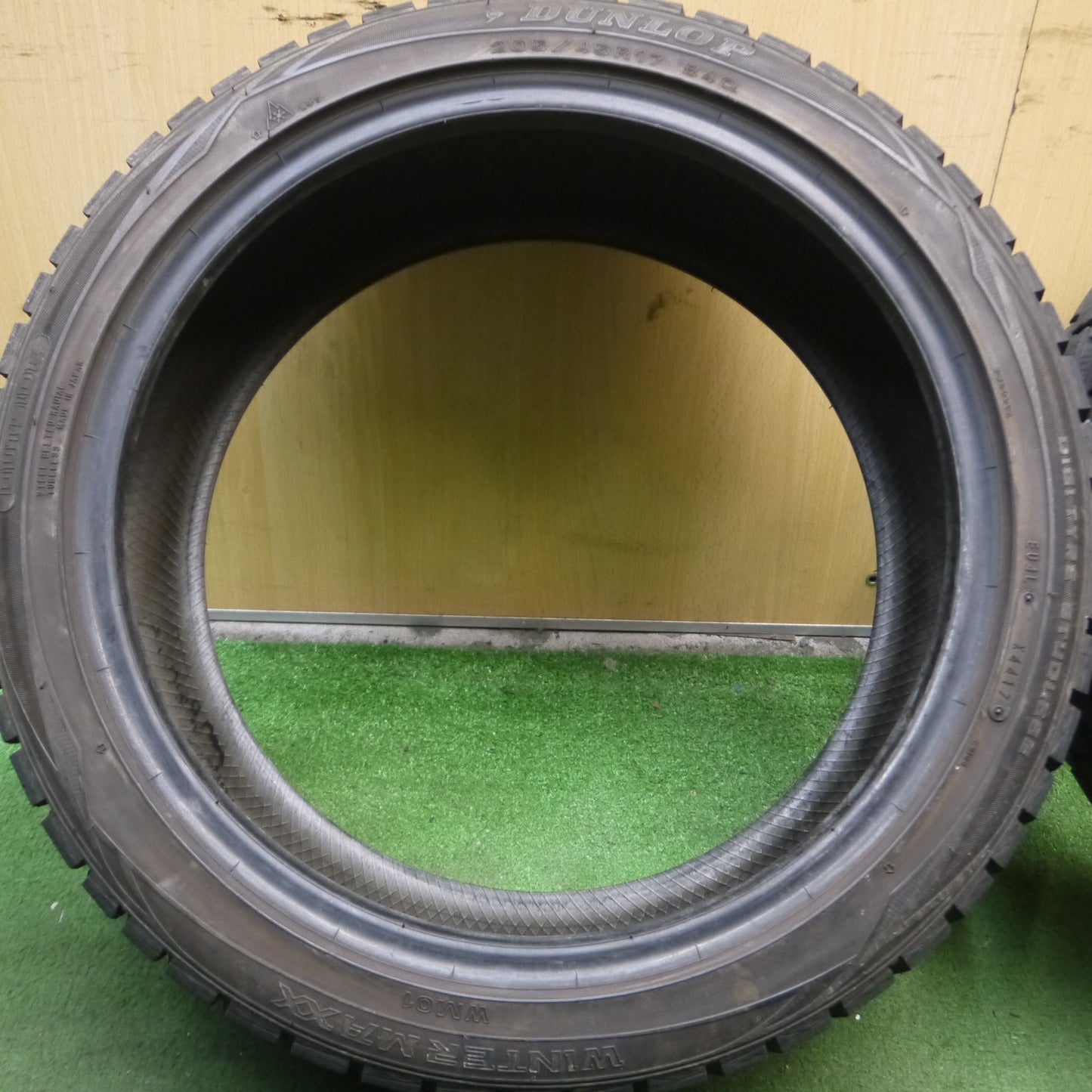 *送料無料*バリ溝！8.5分★スタッドレス 205/45R17 ダンロップ ウインターマックス WM01 タイヤ 17インチ シビック ヤリス 等★3121207Hスタ