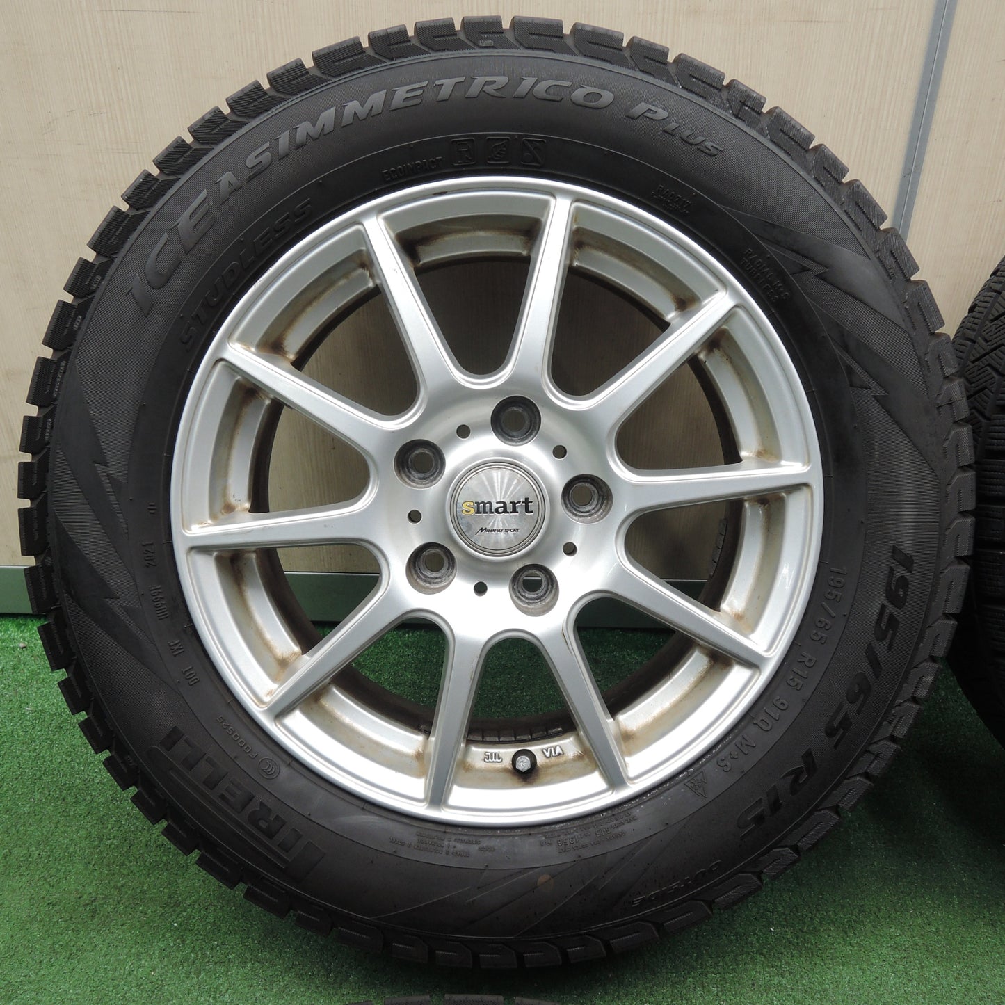 [送料無料] バリ溝！21年！8.5分★スタッドレス 195/65R15 ピレリ アイスアシンメトリコ PLUS MANARAY SPORT SMART 15インチ PCD114.3/5H★4011909TNス