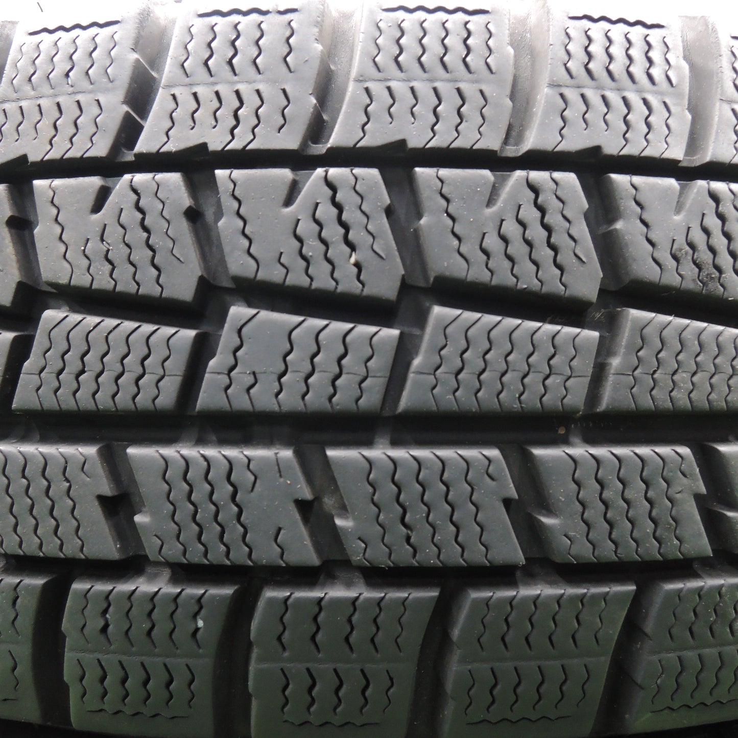 *送料無料*バリ溝！19年！9分★シエンタ ラクティス 等 175/65R15 スタッドレス ダンロップ ウインターマックス WM01 LUTZ PCD100/5H★3121003HAス