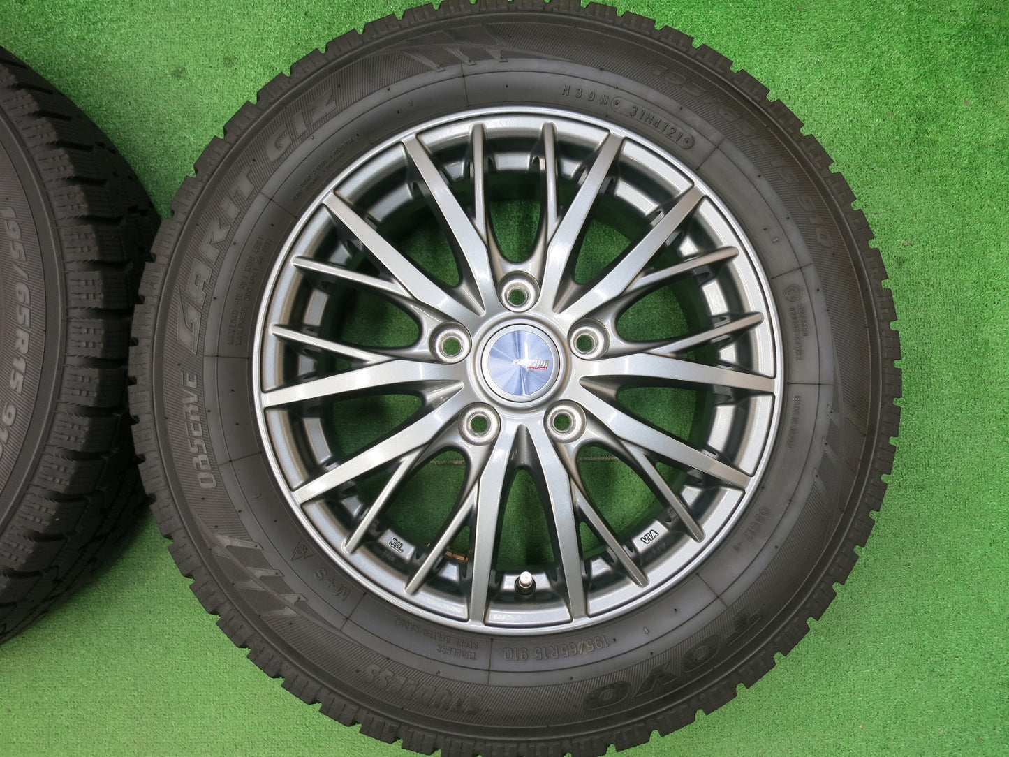 [送料無料]バリ溝！21年！キレイ！ほぼ10分★スタッドレス 195/65R15 トーヨー オブザーブ ガリット GIZ ravrion RM01 ラブリオン PCD114.3/5H★3011603ヒス