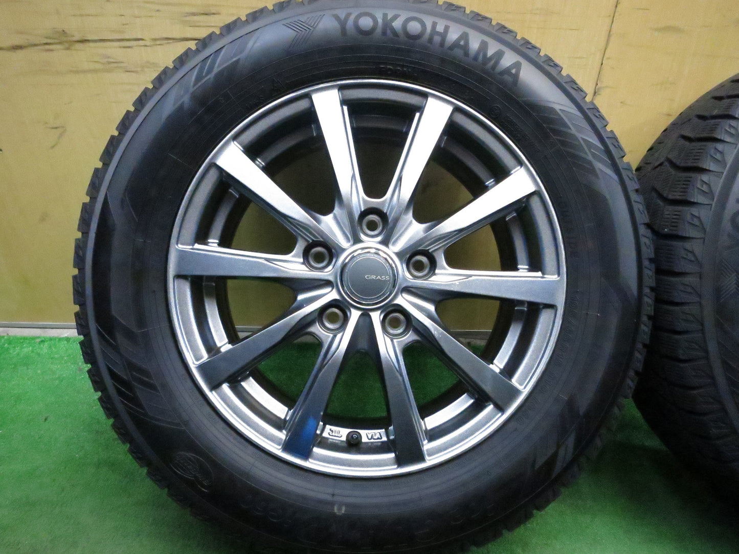[送料無料]バリ溝！9分★スタッドレス 195/65R15 ヨコハマ アイスガード iG60 GRASS グラス 15インチ PCD114.3/5H★3020301Hス