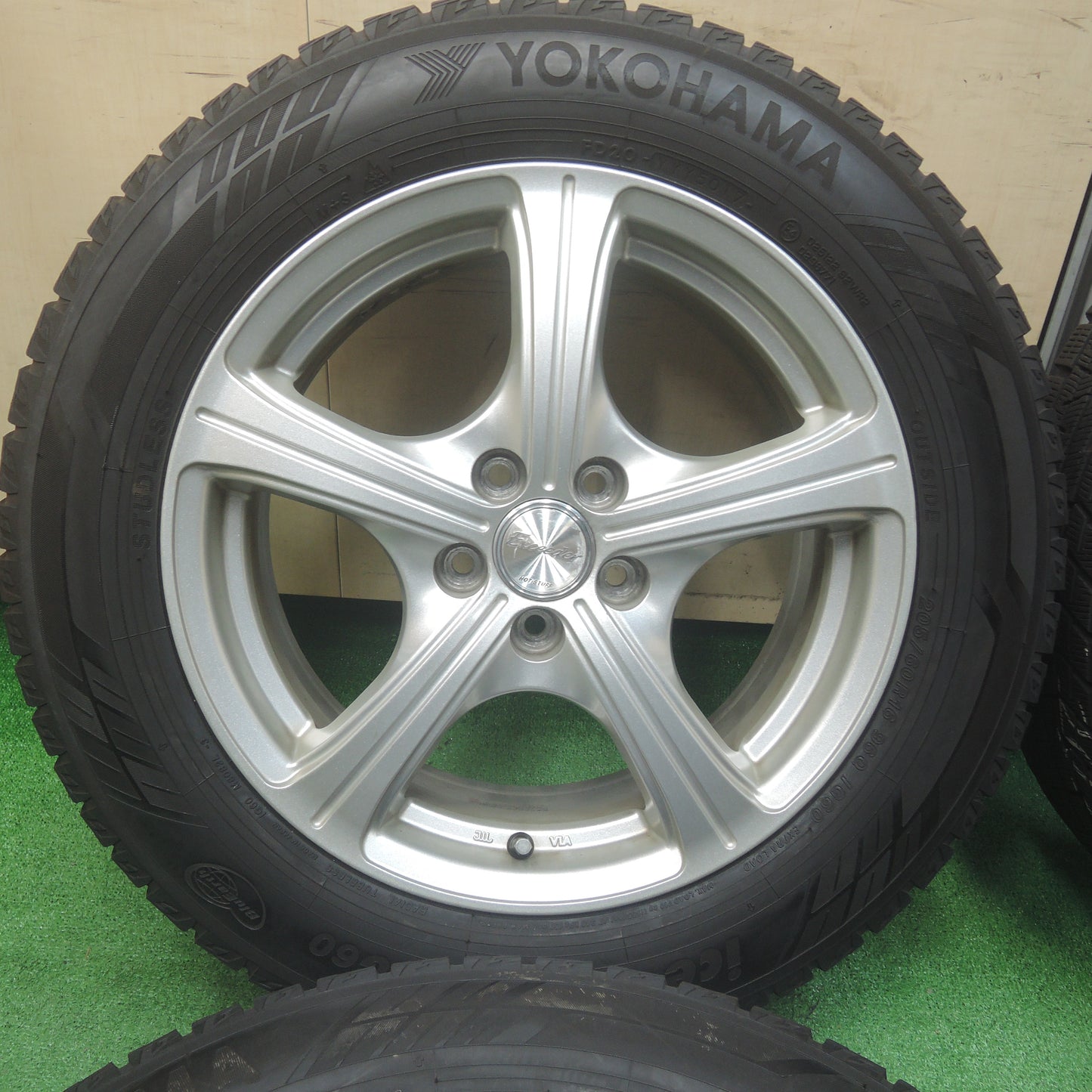 *送料無料*バリ溝！キレイ！9分★スタッドレス 205/60R16 ヨコハマ アイスガード iG60  Exceeder エクシーダー 16インチ PCD100/5H★3121308SYス