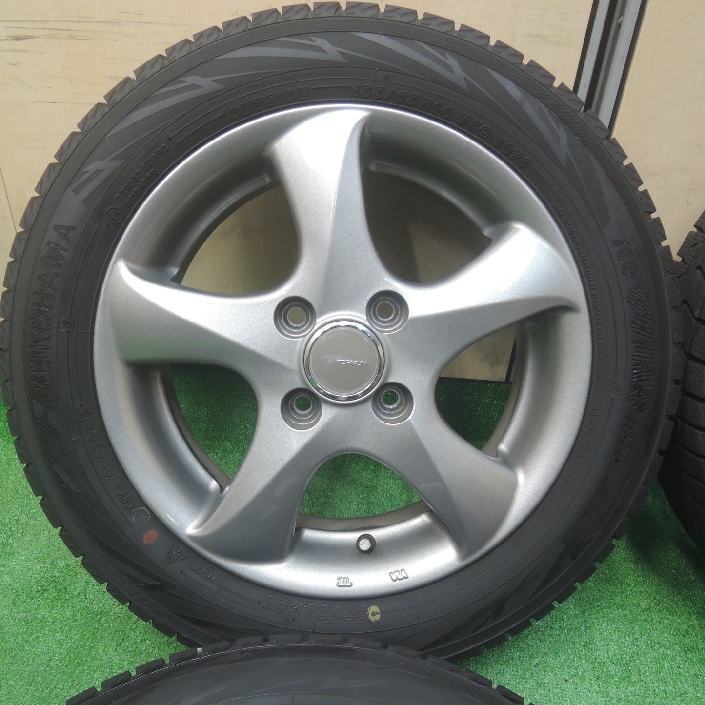 *送料無料*バリ溝！21年！キレイ！9.5分★スタッドレス 155/65R14 ヨコハマ アイスガード iG70 TOPRUN トップラン 14インチ PCD100/4H★3112809SYス