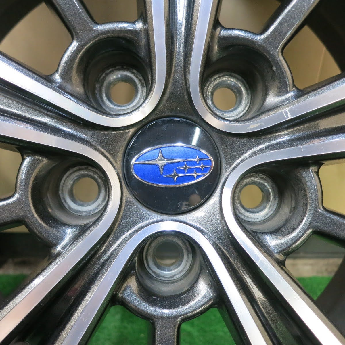[送料無料]バリ溝！9分★スバル BRZ 純正 225/60R17 スタッドレス ブリヂストン ブリザック DM-V2 17インチ トヨタ 86 PCD100/5H★3061908ヒス