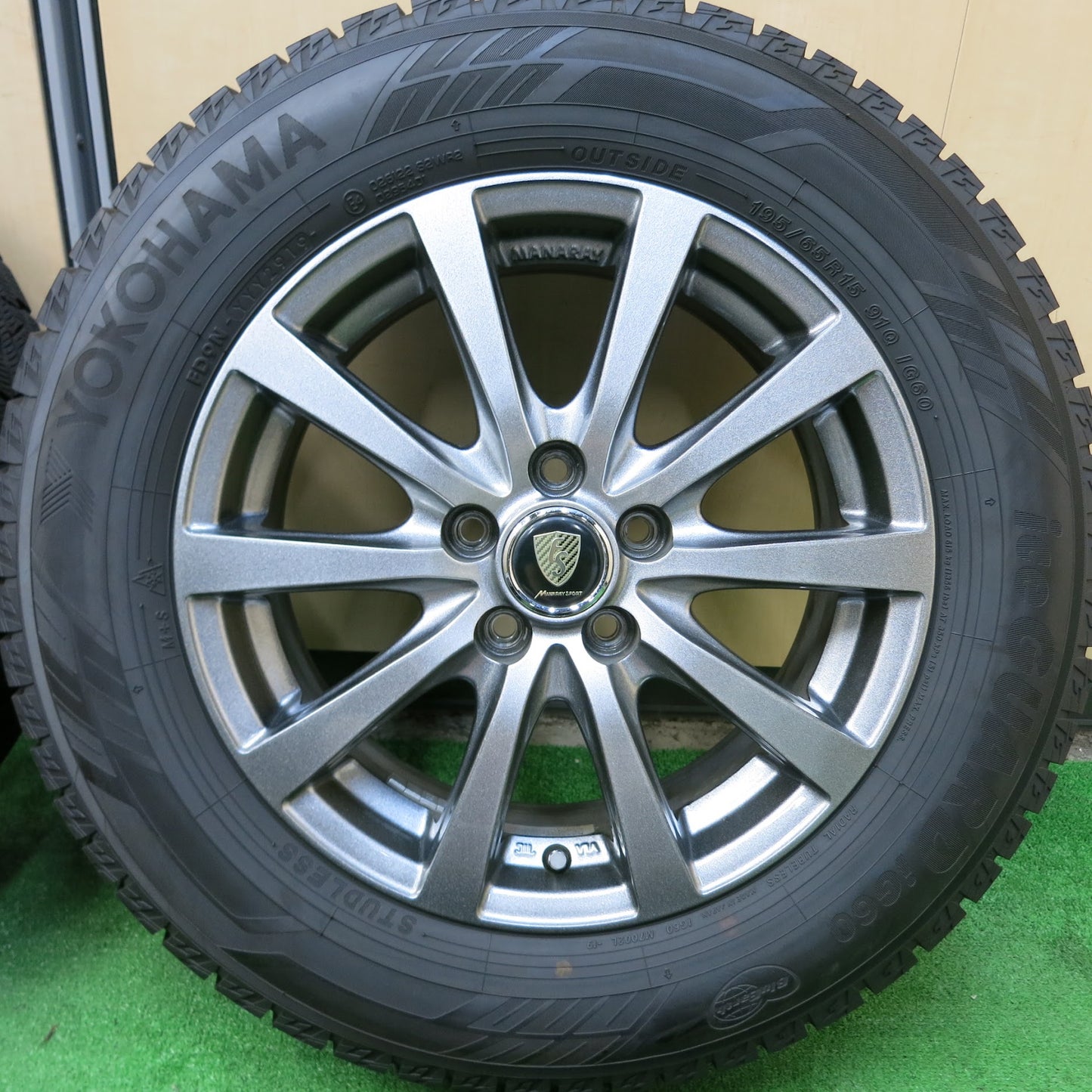 [送料無料]バリ溝！19年！キレイ！ほぼ10分★プリウス 等 195/65R15 スタッドレス ヨコハマ アイスガード iG60 MANARAY SPORT マナレイ PCD100/5H★3062806ヒス