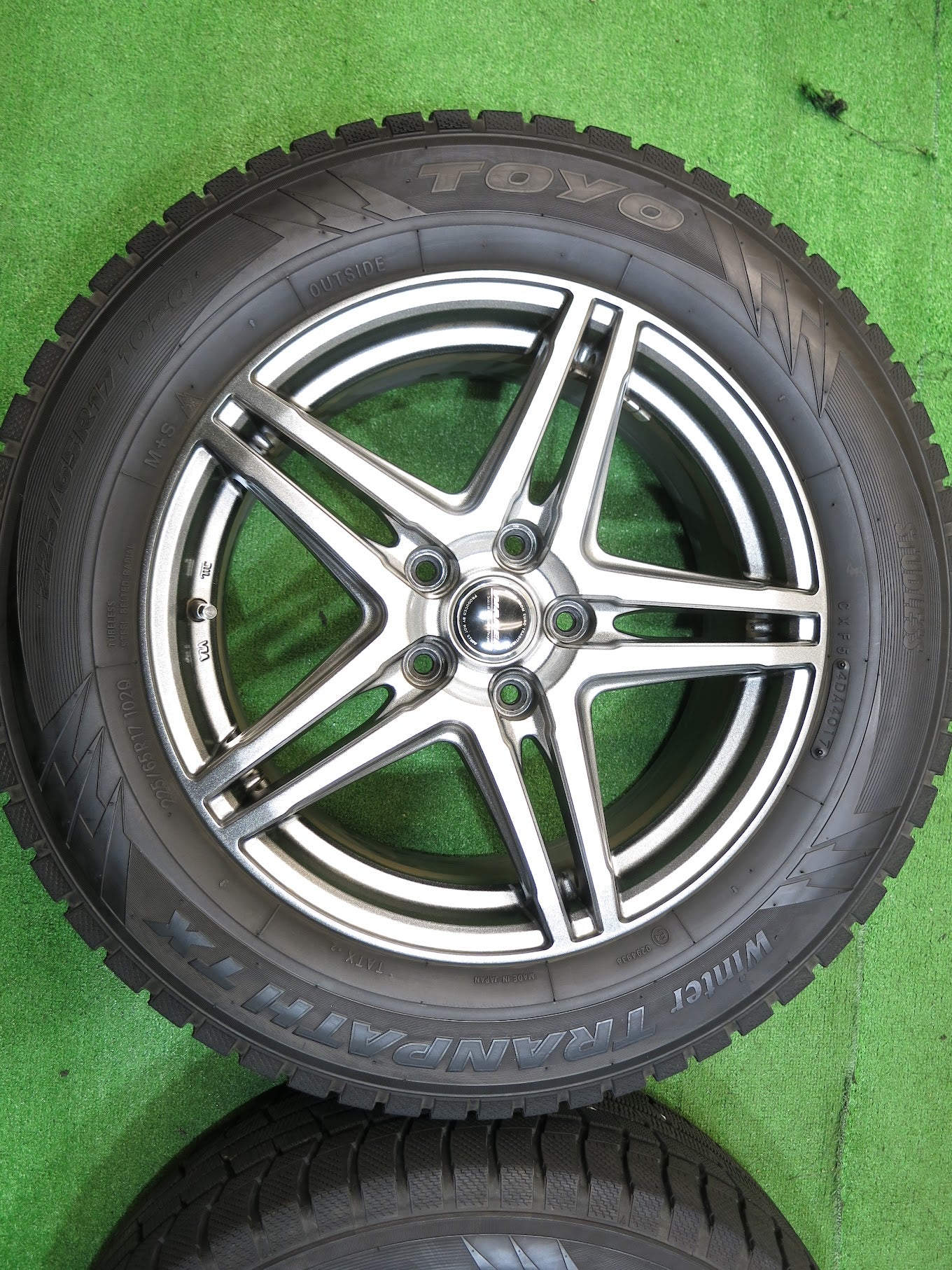 [送料無料]バリ溝！キレイ！9.5分★スタッドレス 225/65R17 トーヨー ウインター トランパス TX WAREN HOT STUFF ヴァーレン 17インチ PCD114.3/5H★2092310Hス