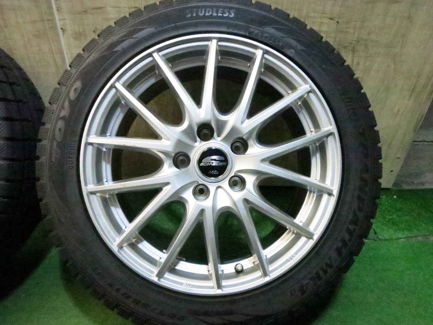 [送料無料]ほぼ未使用！20年★スタッドレス 205/55R17 トーヨー ウインター トランパス MK4α SCHNEIDER MiD シュナイダー 17インチ PCD114.3/5H★3030701Hス