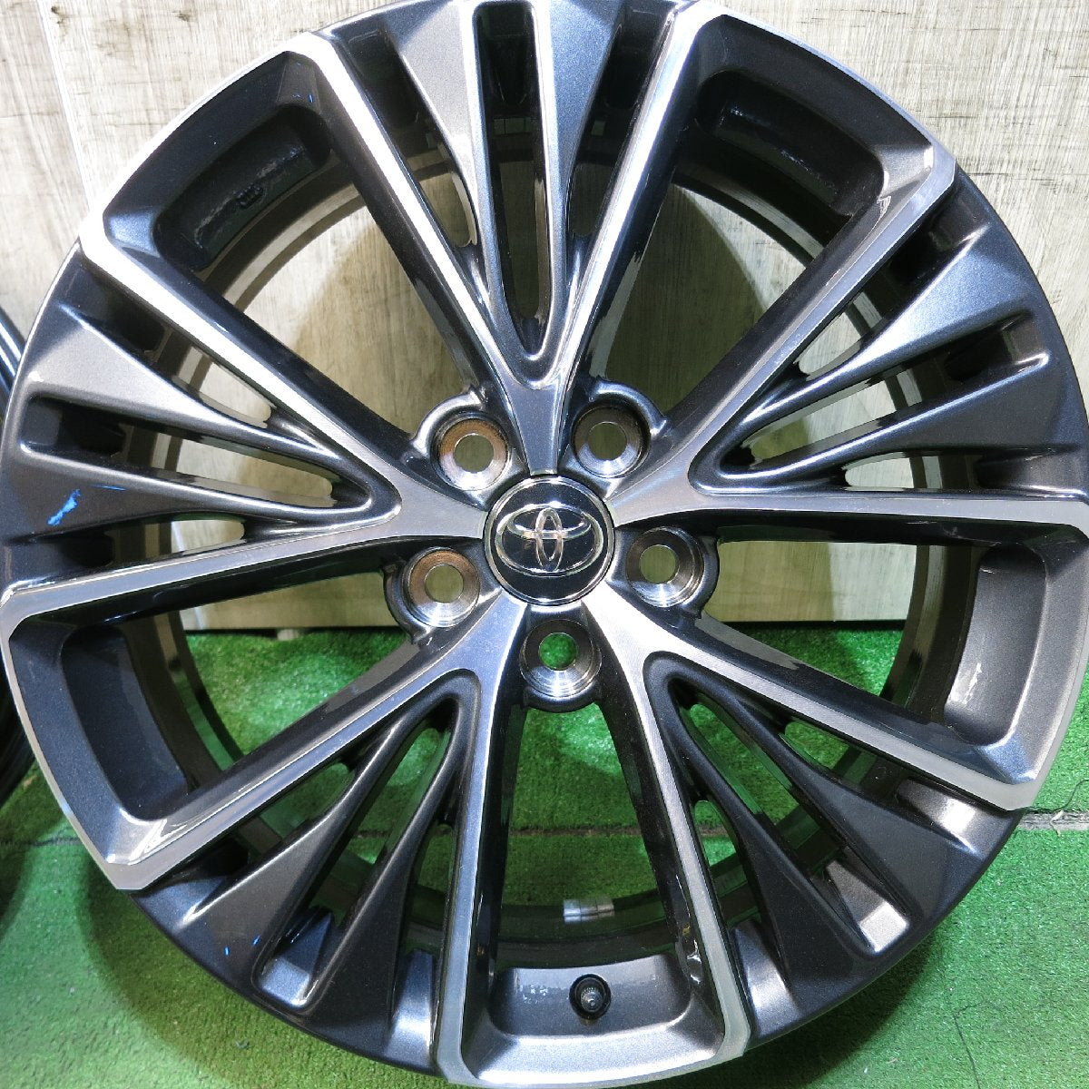 [送料無料]新車外し★トヨタ 新型 プリウス グレードZ 純正 ホイール 19インチ 19×6.5J PCD114.3/5H★3033104Hホ