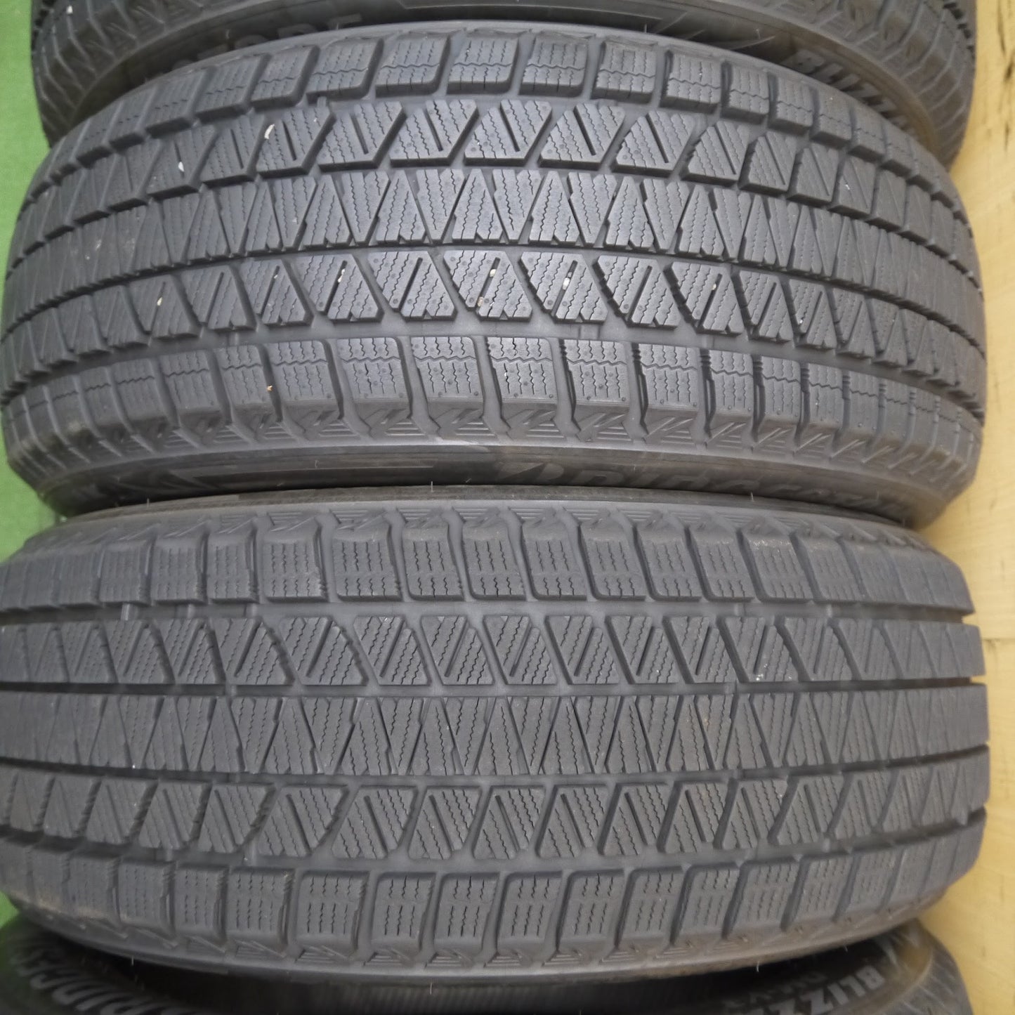 [送料無料]バリ溝！19年！ほぼ10分★スタッドレス 235/55R19 ブリヂストン ブリザック DM-V3 タイヤ 19インチ レクサスRX RAV4 ベンツGLC ボルボ 等★3040801クスタ
