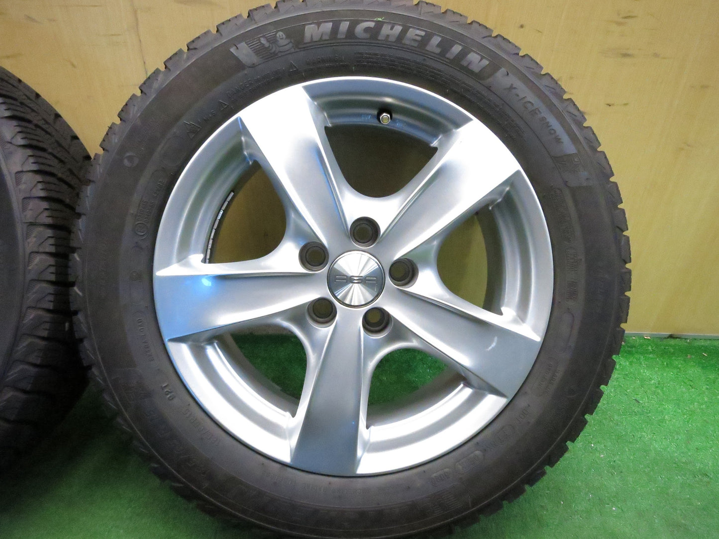 [送料無料]超バリ溝！20年！ほぼ10分★スタッドレス 185/65R15 AGA ミシュラン X-ICE SNOW 15インチ PCD100/5H★3010607Hス
