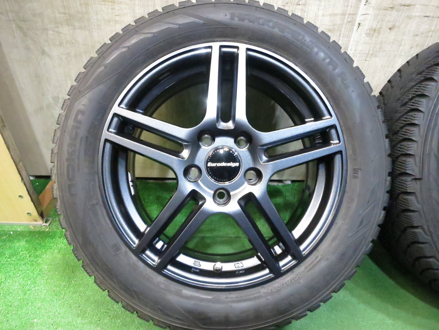[送料無料]21年 バリ溝！綺麗★アウディ等 205/55R16 スタッドレス ノキアン ハッカペリッタR2 Eurodesign ユーロデザイン 16インチ PCD112/5H★3021016Hス