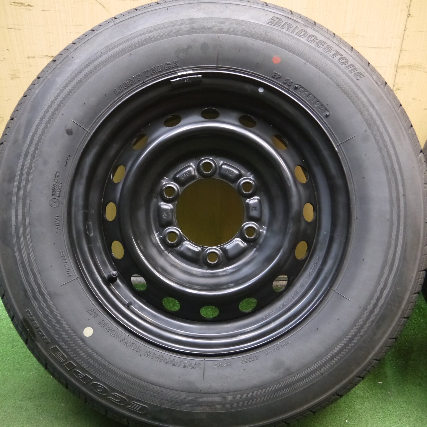 *送料無料*バリ溝！21年！キレイ！9.5分★トヨタ ハイエース 純正 スチール 195/80R15 ブリヂストン エコピア RD613 15インチ PCD139.7/6H★3121213Hノ
