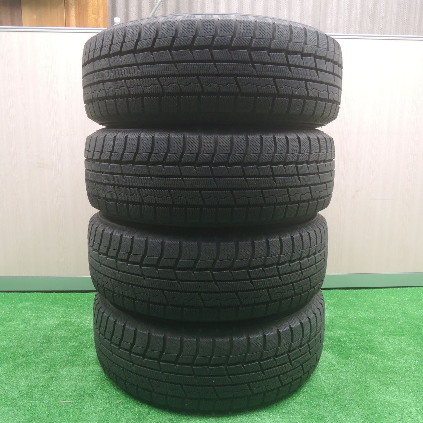 [送料無料]超バリ溝！キレイ！9.5分以上★スタッドレス 225/65R17 トーヨー ウインタートランパス TX SCHNEIDER シュナイダー 17インチ PCD114.3/5H★3070701SYス
