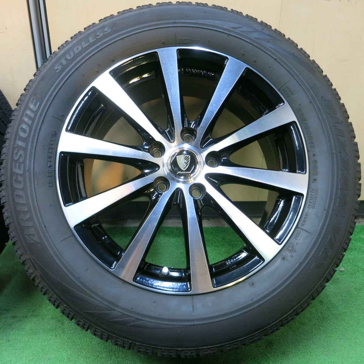[送料無料]キレイ！19年★スタッドレス 225/60R17 ブリヂストン ブリザック VRX MANARAY SPORT マナレイスポーツ 17インチ PCD114.3/5H★3071702イス