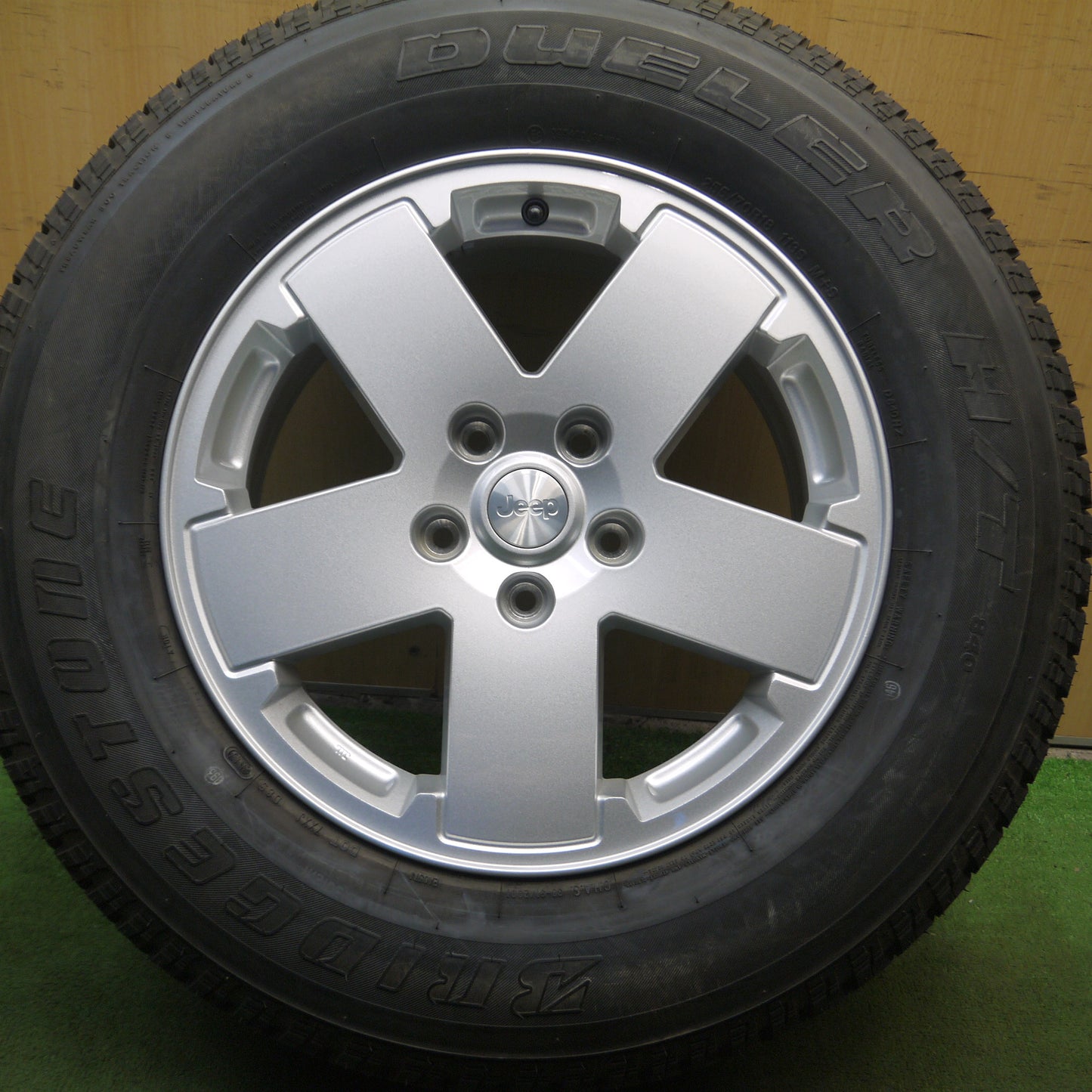 *送料無料*新車外し★ジープ JK ラングラー 純正 255/70R18 ブリヂストン デューラー H/T 840 18インチ PCD127/5H★4011602Hノ