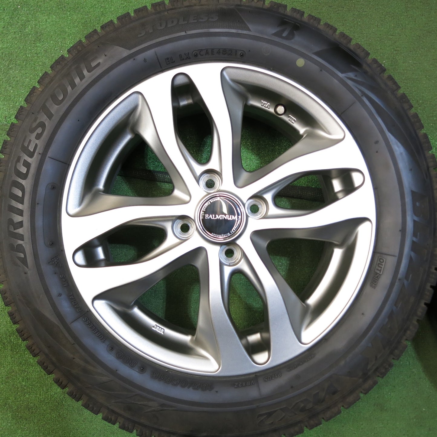 [送料無料]バリ溝！21年！キレイ！8.5分★スタッドレス 185/65R15 ブリヂストン ブリザック VRX2 BALMINUM バルミナ 15インチ PCD100/4H★3052310Hス