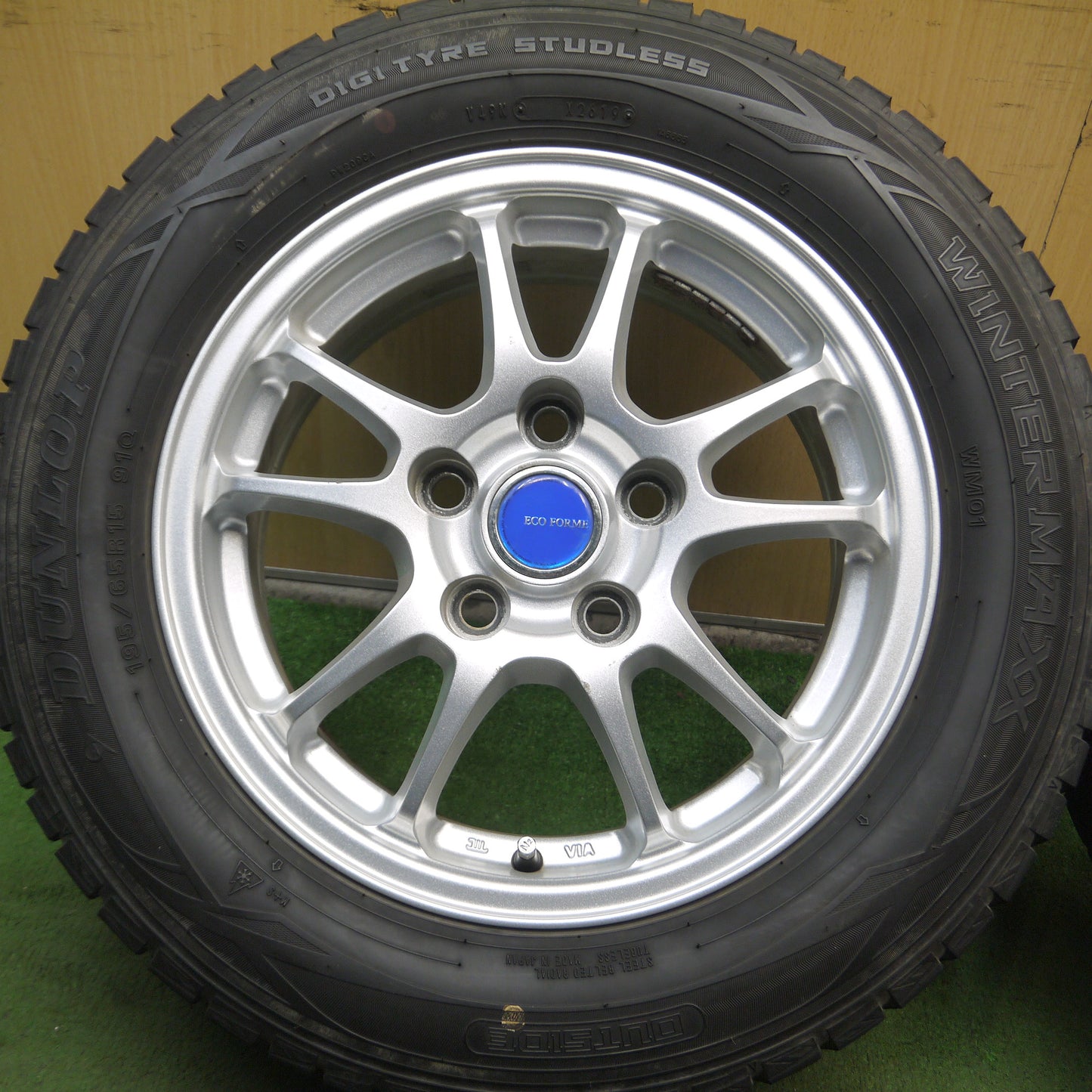 *送料無料*バリ溝！9分★スタッドレス 195/65R15 ダンロップ ウインターマックス WM01 ECO FORME エコフォルム 15インチ PCD114.3/5H★3102704Hス