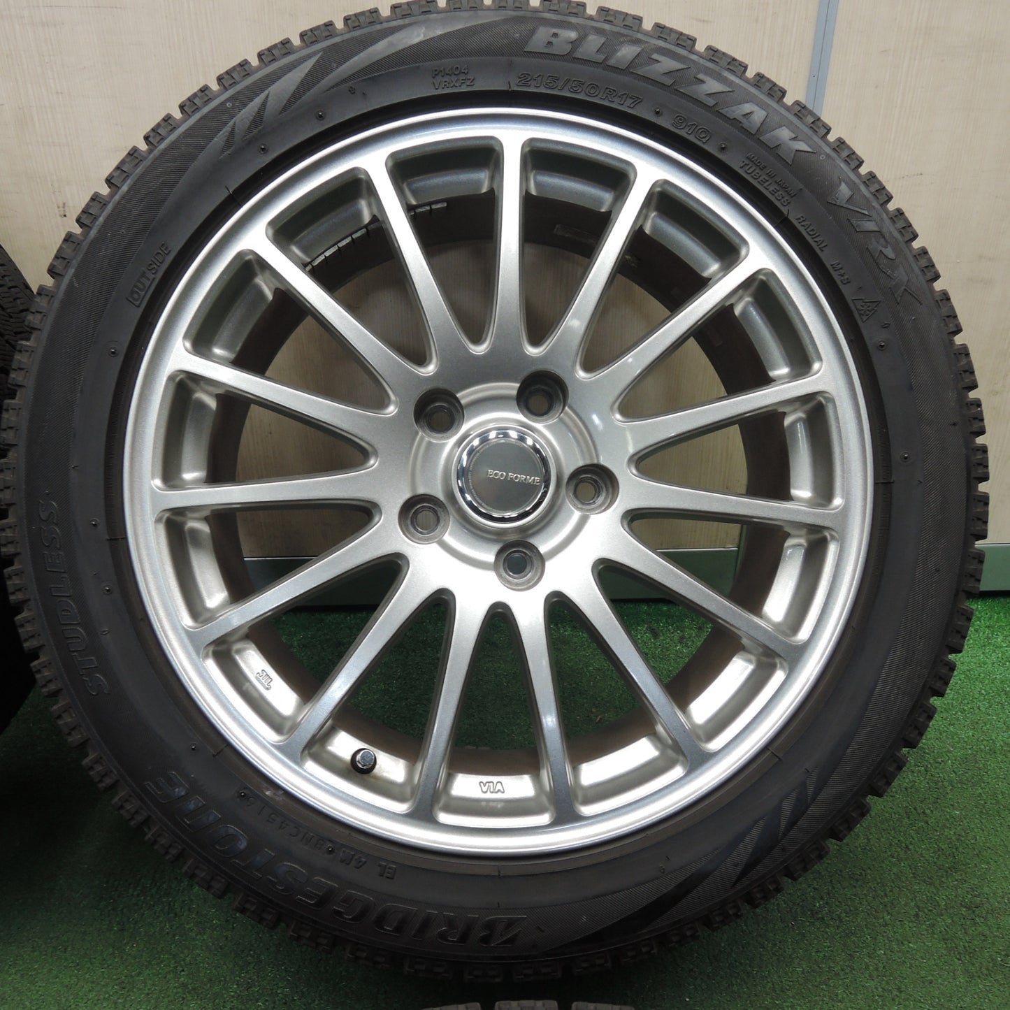 *送料無料* バリ溝！キレイ！8.5分★スタッドレス 215/50R17 ブリヂストン ブリザック VRX ECO FORME エコフォルム 17インチ PCD114.3/5H★4030606TNス