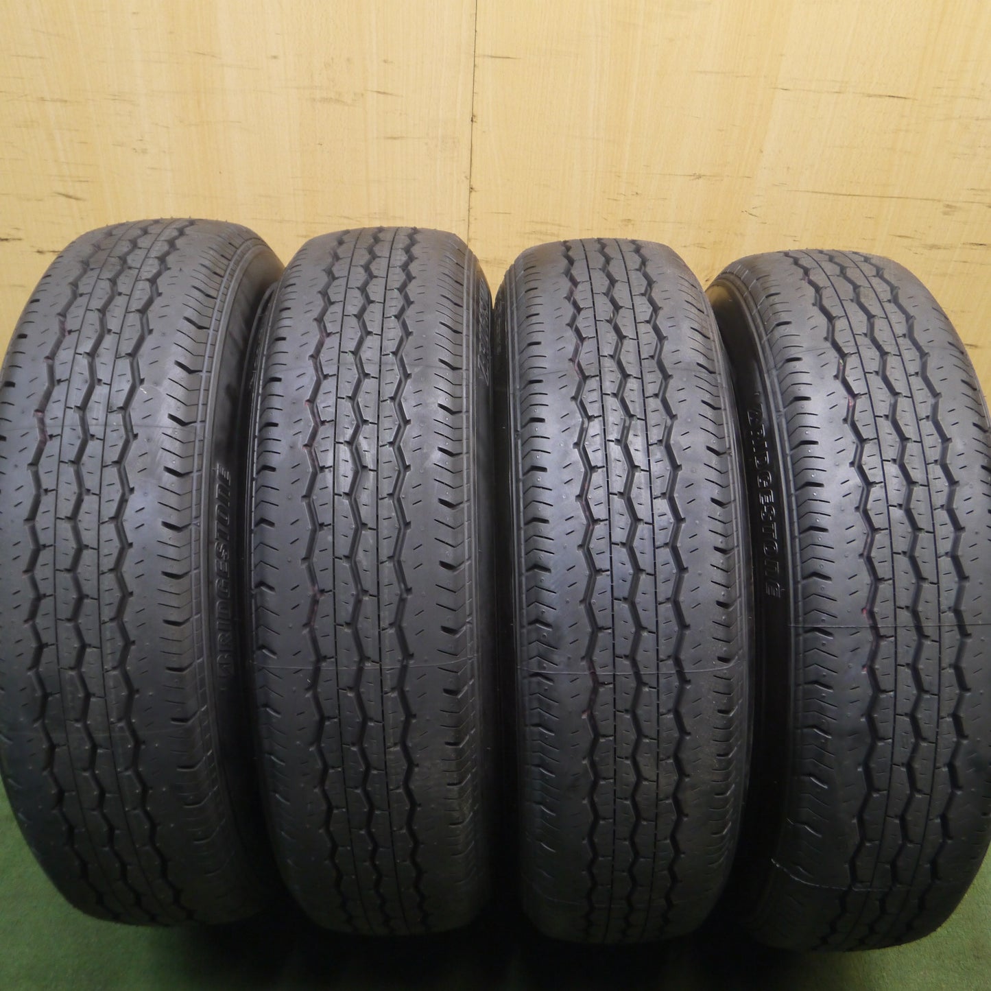 *送料無料*新車外し！23年★トヨタ 200系 ハイエース 純正 スチール 195/80R15 107/105N ブリヂストン エコピア RD613 PCD139.7/6H★4011503Hノ