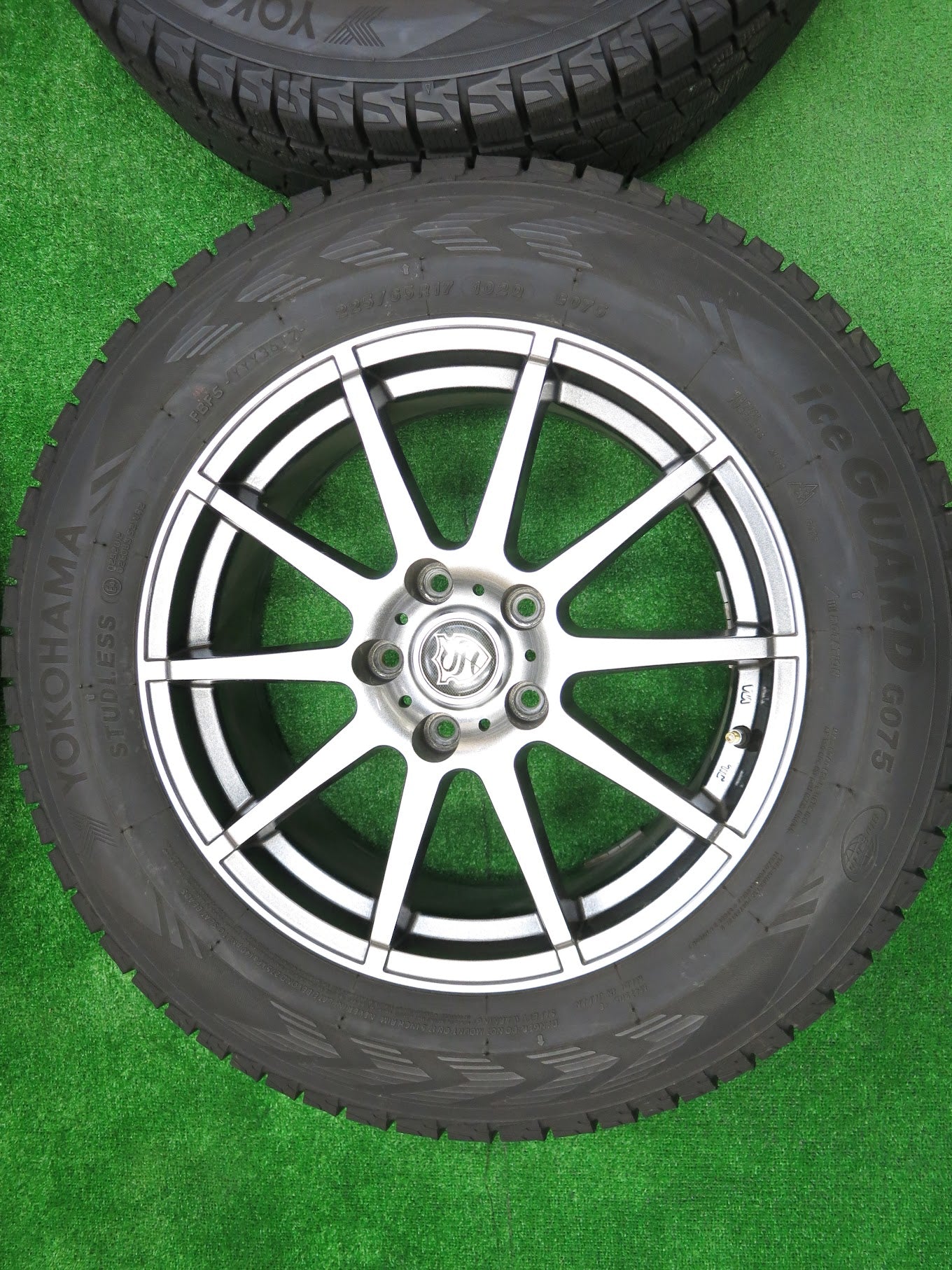 [送料無料]バリ溝！19年！キレイ！9.5分★スタッドレス 225/65R17 ヨコハマ アイスガード G075 社外 アルミ 17インチ PCD114.3/5H★2100408ヒス