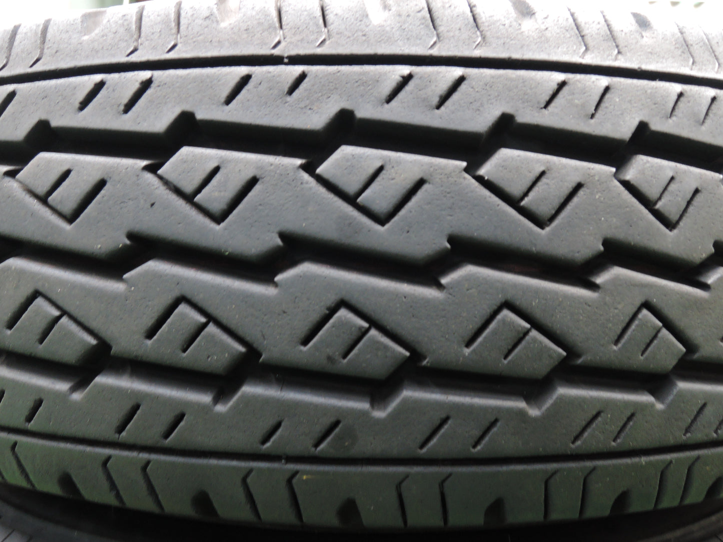*送料無料*バリ溝！9分★日産 キャラバン 純正 スチール 195/80R15 107/105L ブリヂストン V600 15インチ PCD139.7/6H★3112515HAノ