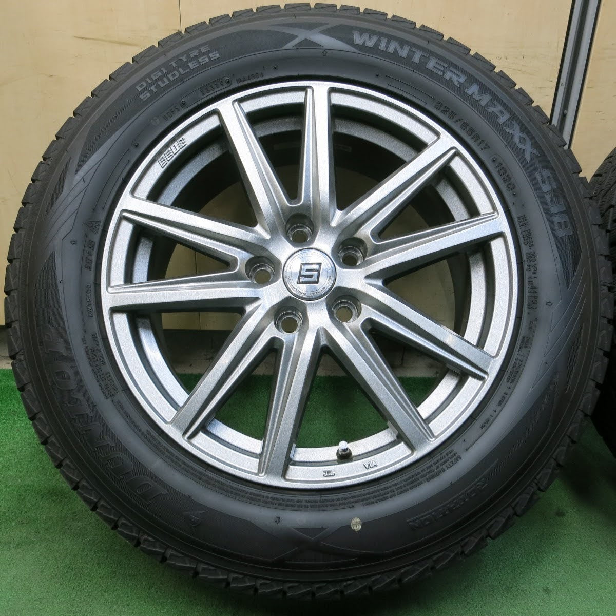 [送料無料]バリ溝！19年！キレイ！ほぼ10分★スタッドレス 225/65R17 ダンロップ ウインターマックス SJ8 SEIN ザイン 17インチ PCD114.3/5H★3102001イス