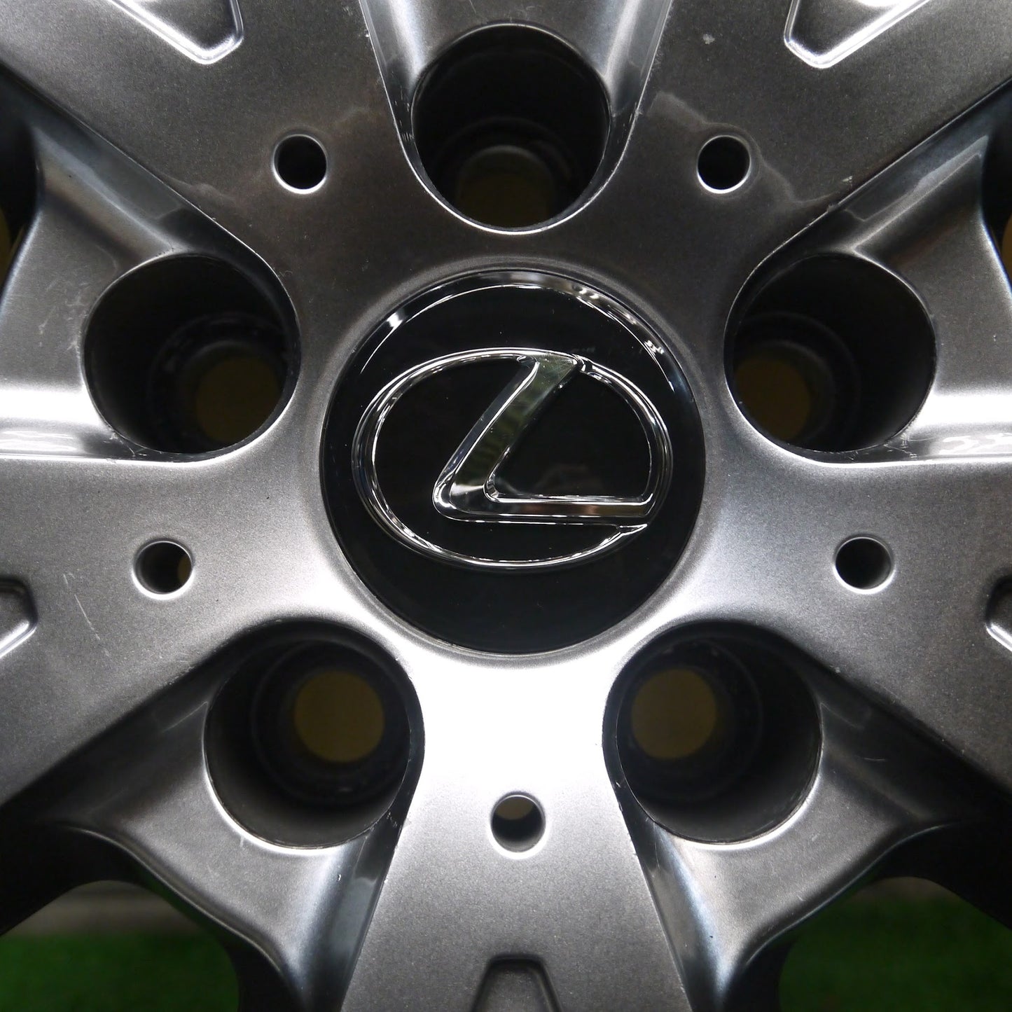 [送料無料]バリ溝！綺麗！9.5分★レクサス 等 LF SPORT 235/55R20 スタッドレス ブリヂストン ブリザック DM-V2 アルミ 20インチ PCD114.3/5H★3071704KKス