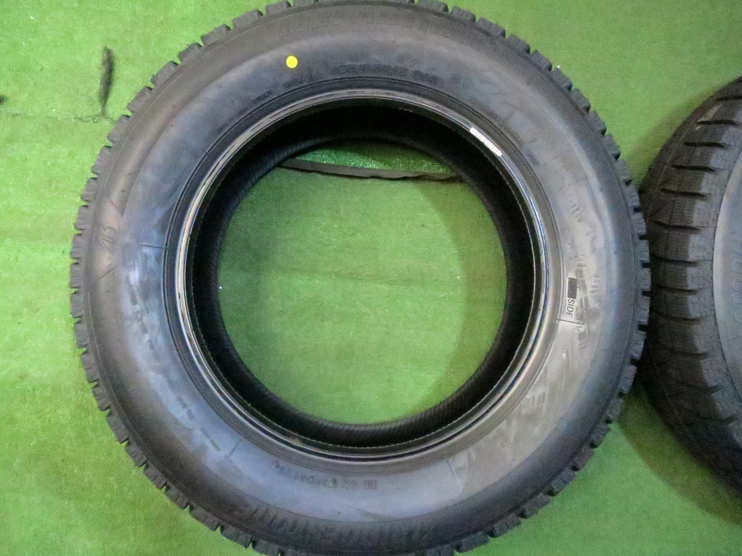 [送料無料]未使用！22年★スタッドレス 195/65R15 ブリヂストン アイスパートナー2 タイヤ 15インチ プリウス セレナ ノア ヴォクシー 等★3031002Hスタ