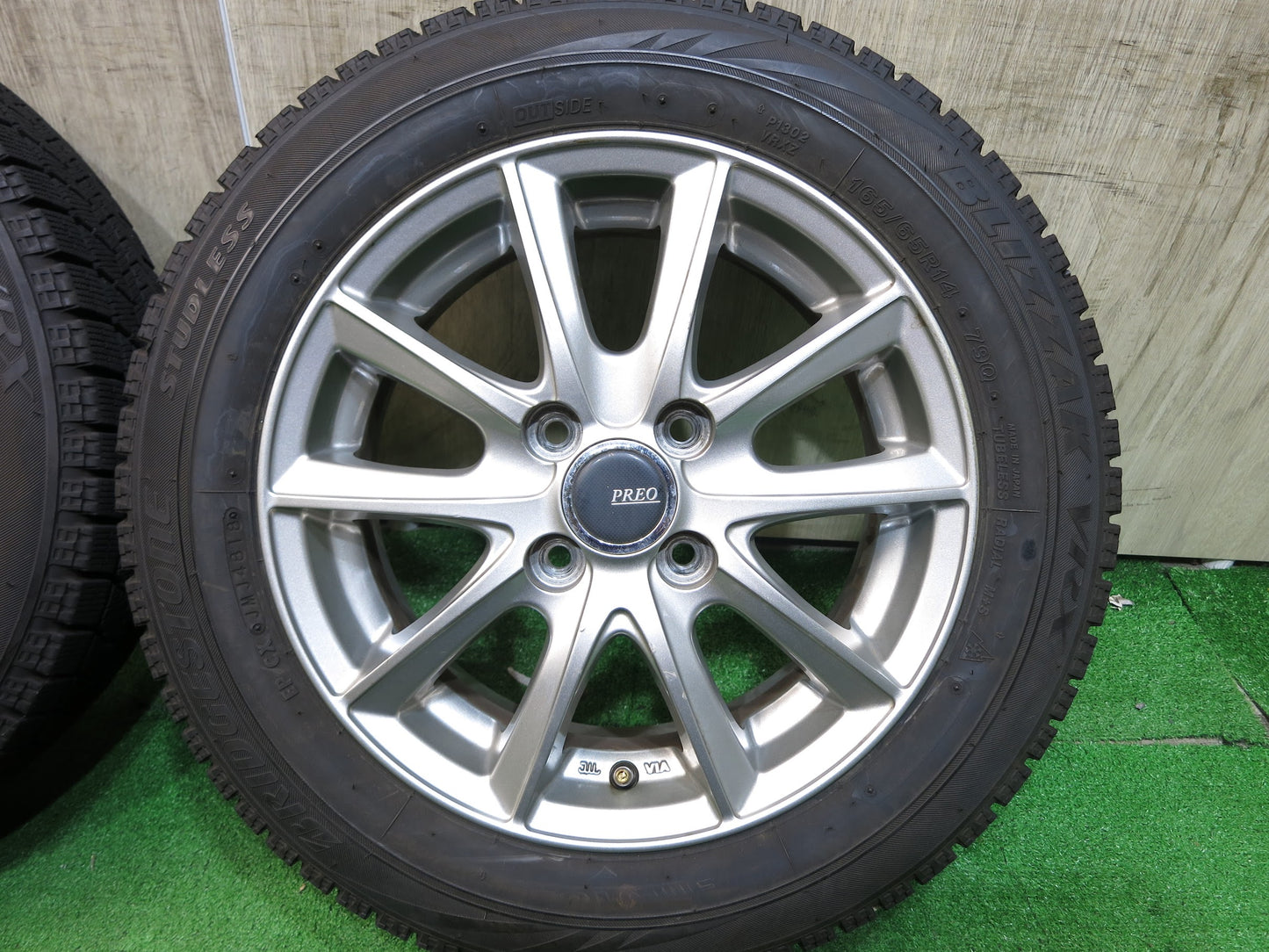 [送料無料]バリ溝！18年！8.5分★スタッドレス 165/65R14 ブリヂストン ブリザック VRX PREO プレオ 14インチ PCD100/4H★2091402Hス