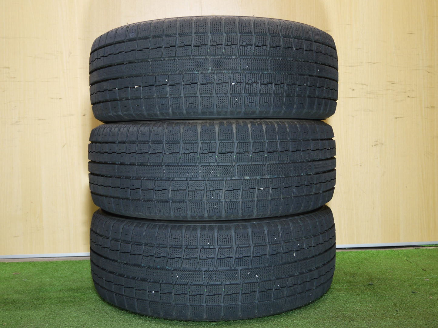 [送料無料]バリ溝！19年！9.5分★スタッドレス 205/55R16 トーヨー ガリット G5 タイヤ 16インチ ノア ヴォクシー レガシィ インプレッサ 等★2050306クスタ