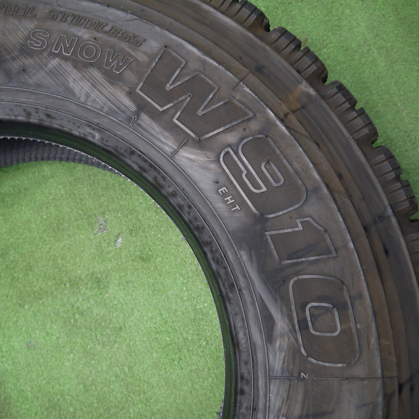 [送料無料]バリ溝！22年！9分★トラック タイヤ 225/80R17.5 123/122L スタッドレス ブリヂストン W910 17.5インチ★3041811クスタ