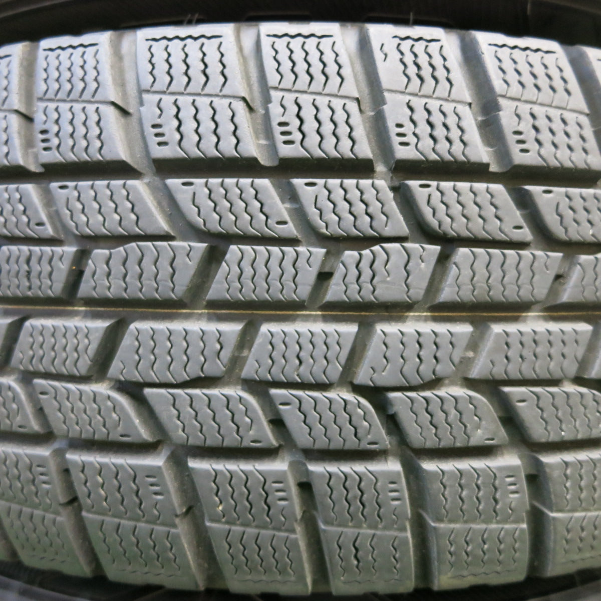 *送料無料*バリ溝！キレイ！9分★スタッドレス 195/65R15 グッドイヤー アイスナビ6 JOKER ジョーカー 15インチ PCD114.3/5H★3120604イス