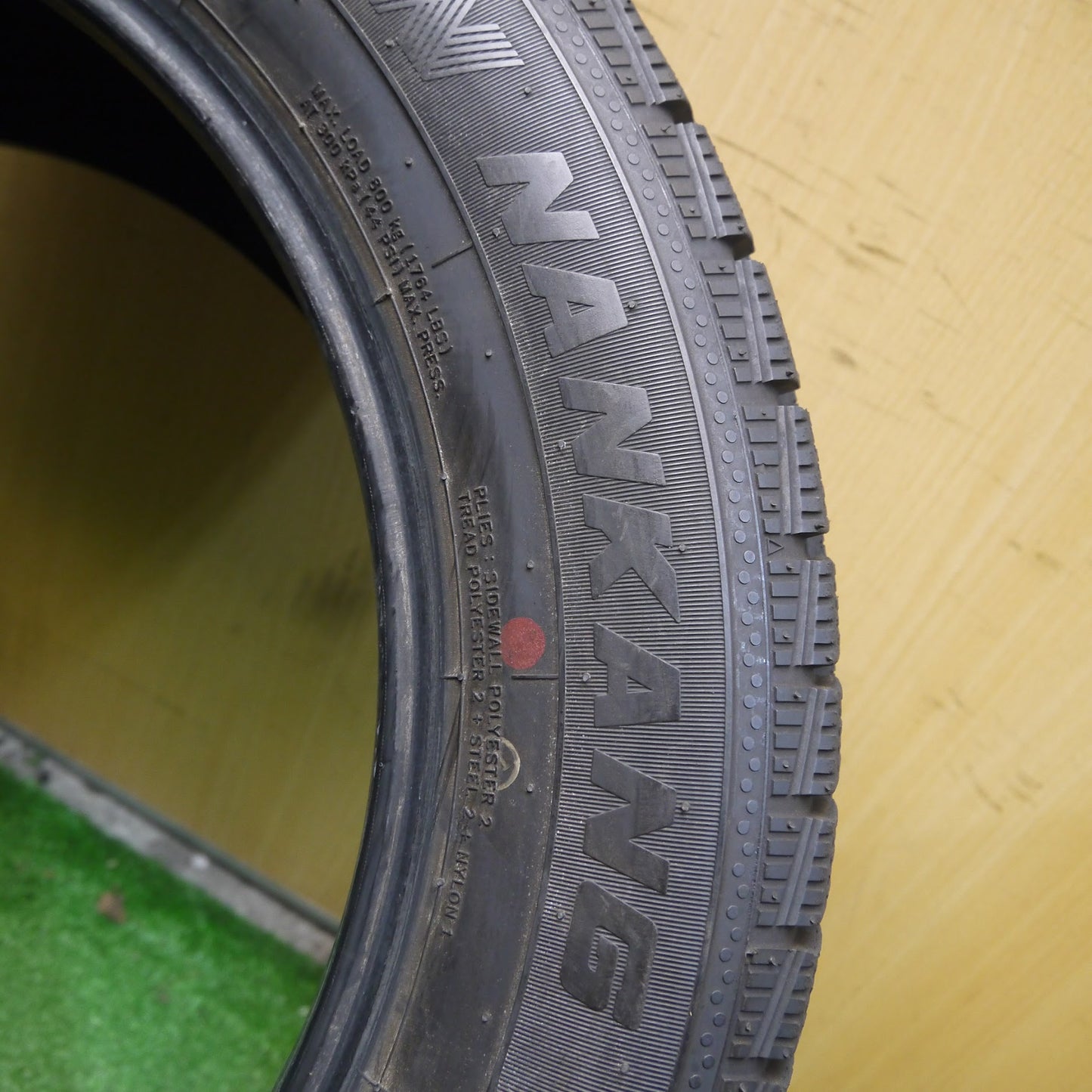 [送料無料]バリ溝！9.5分★スタッドレス 235/55R18 ナンカン RUNSAFA SN-1 タイヤ 18インチ レクサスNX ハリアー ヴァンガード ヴェルファイア 等★3063005Hスタ