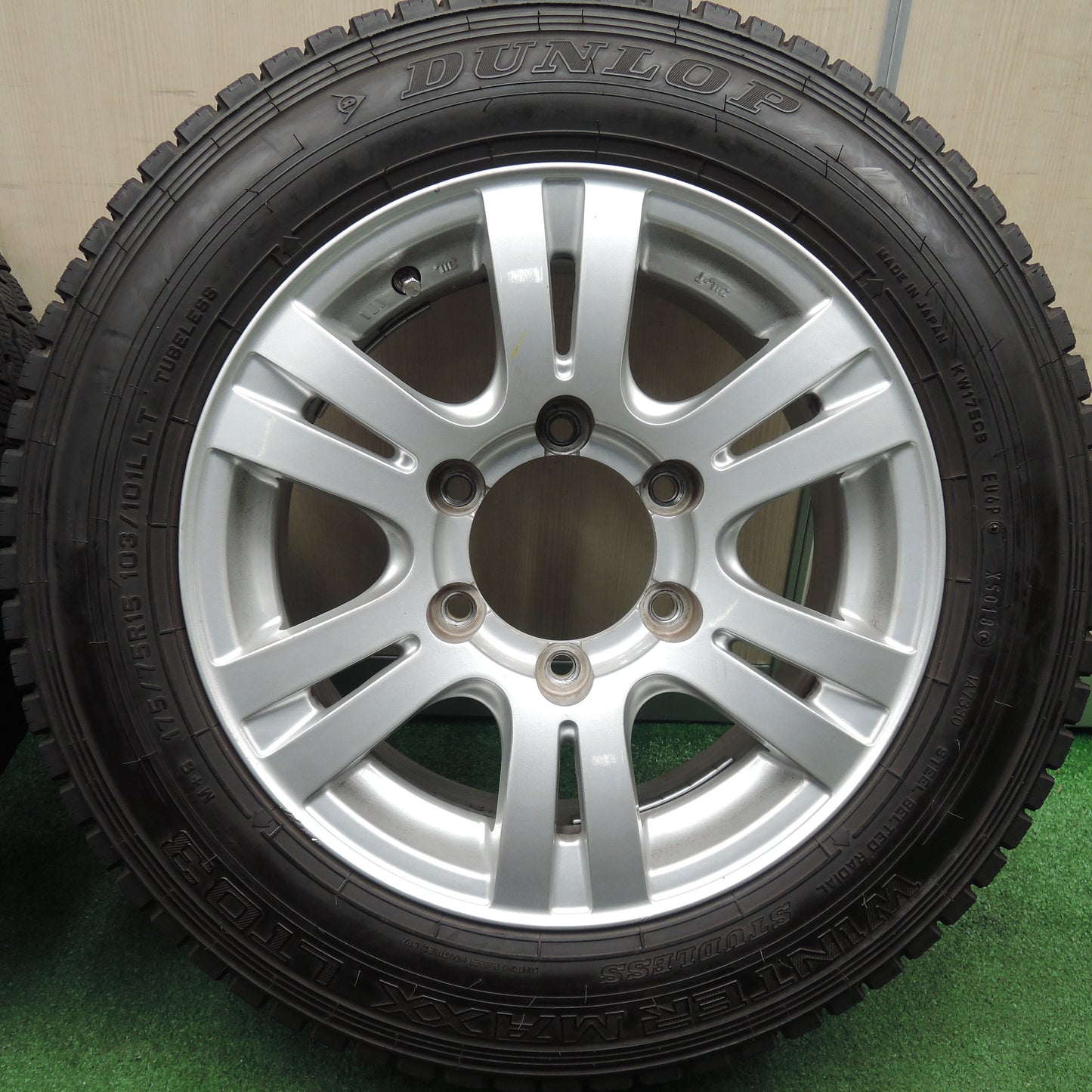*送料無料*バリ溝！9.5分★スタッドレス 175/75R15 103/101L ダンロップ ウインターマックス LT03 社外 アルミ 15インチ PCD139.7/6H★3120220HAス