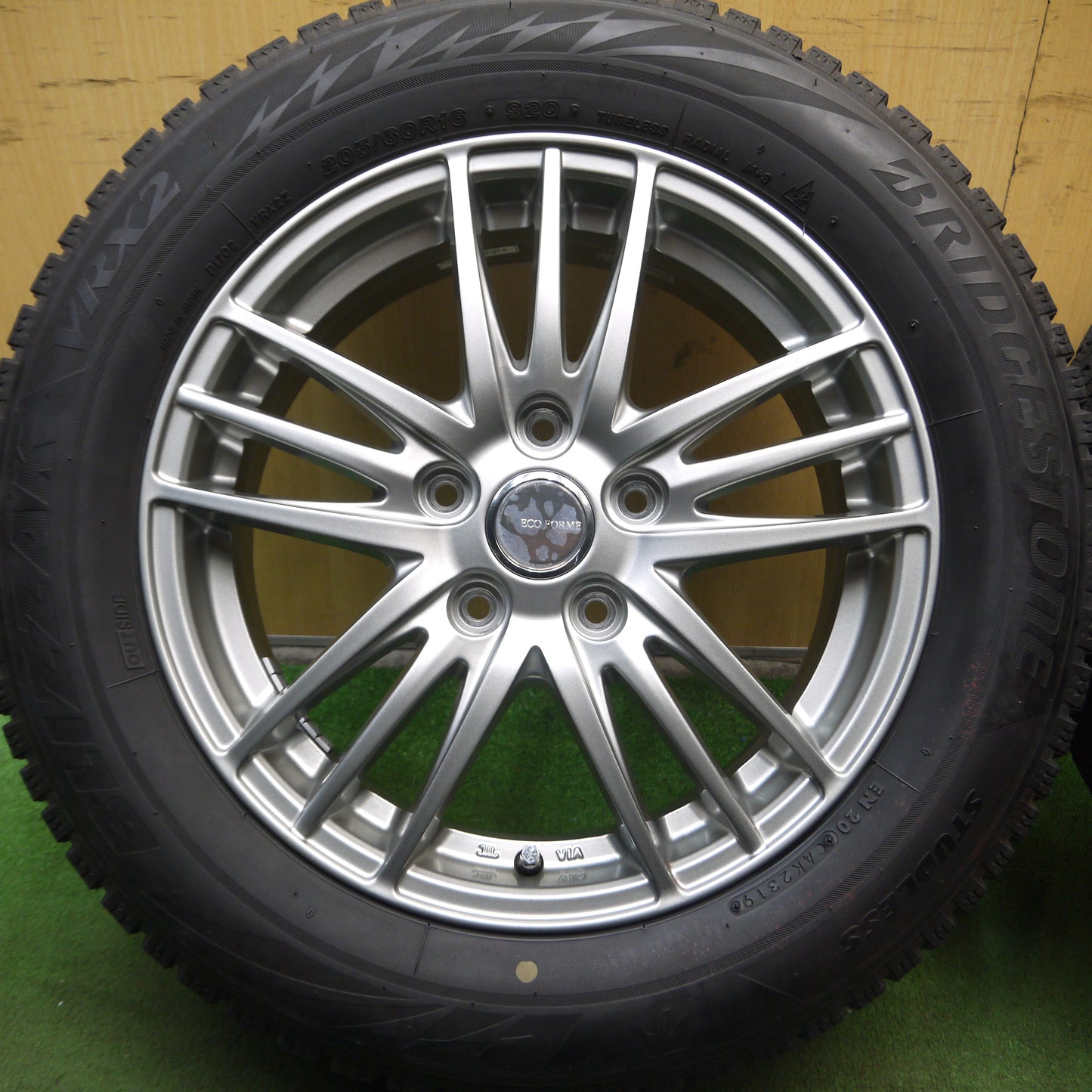 *送料無料*バリ溝！19年！キレイ！8.5分★スタッドレス 205/60R16 ブリヂストン ブリザック VRX2 ECO FORME エコフォルム 16インチ PCD114.3/5H★3121913Hス