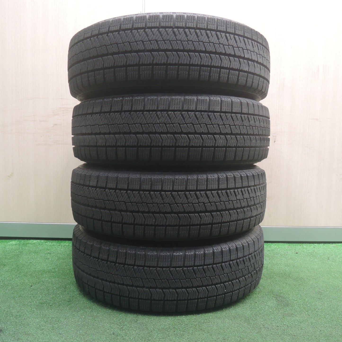 *送料無料*キレイ★スタッドレス 175/65R15 ブリヂストン ブリザック VRX2 ravrion ラブリオン 15インチ PCD100/4H★3110803NJス