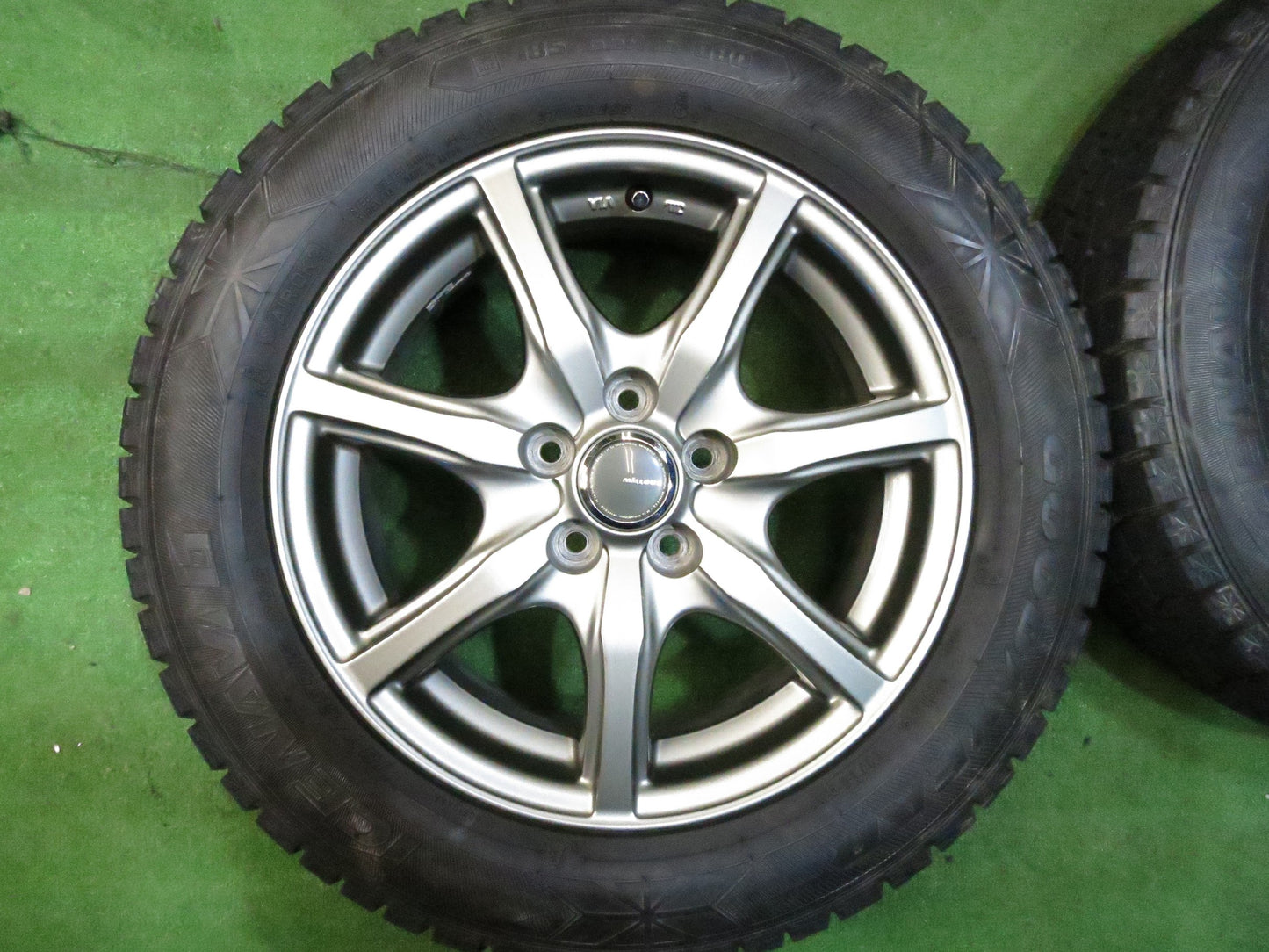 [送料無料]バリ溝！18年！キレイ！ほぼ10分★スタッドレス 185/65R15 グッドイヤー アイスナビ6 MiLLOUS ミルアス 15インチ PCD100/5H★3011301Hス