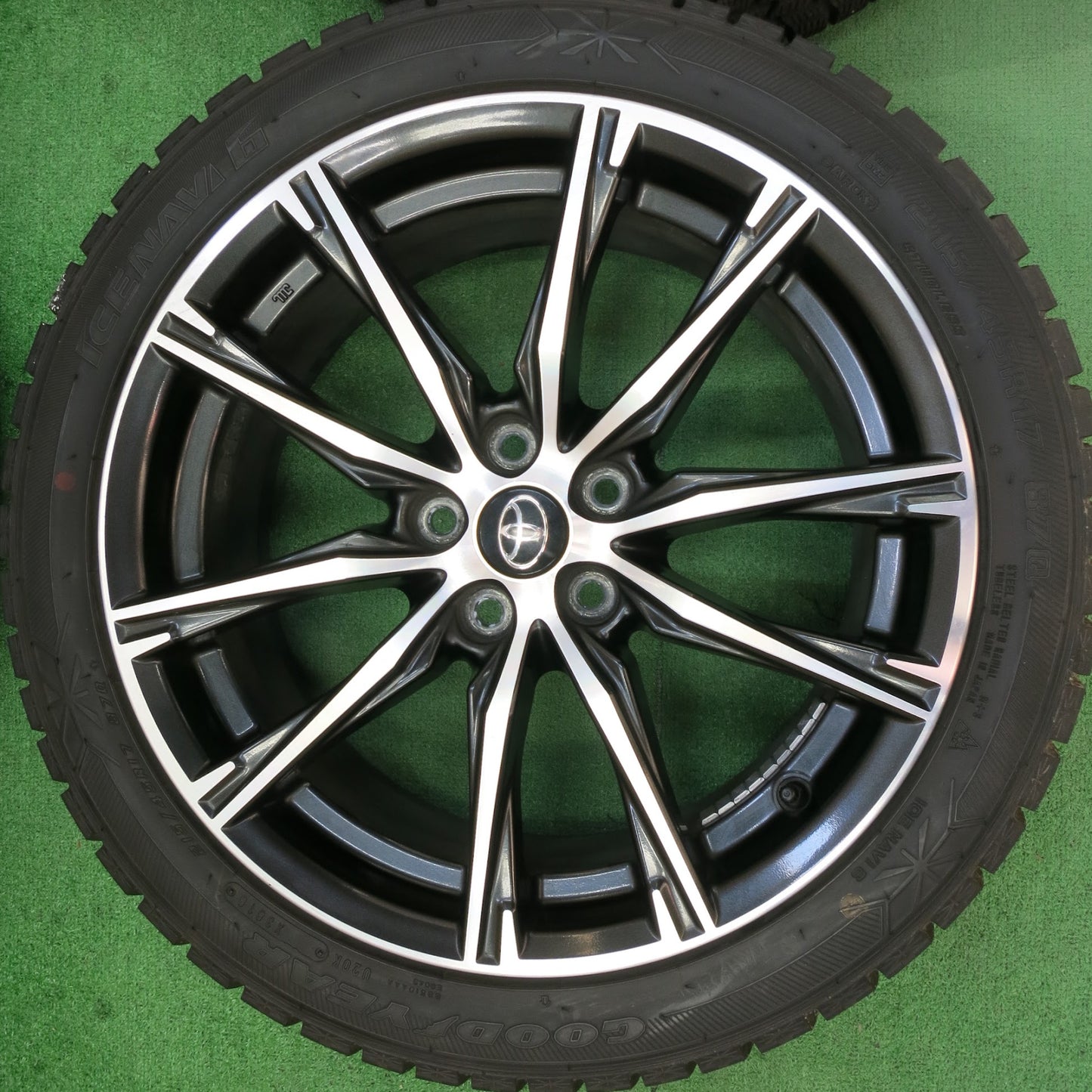 [送料無料]バリ溝！9.5分★トヨタ 86 純正 215/45R17 スタッドレス グッドイヤー アイスナビ6 17インチ PCD100/5H スバル BRZ★3051202ヒス