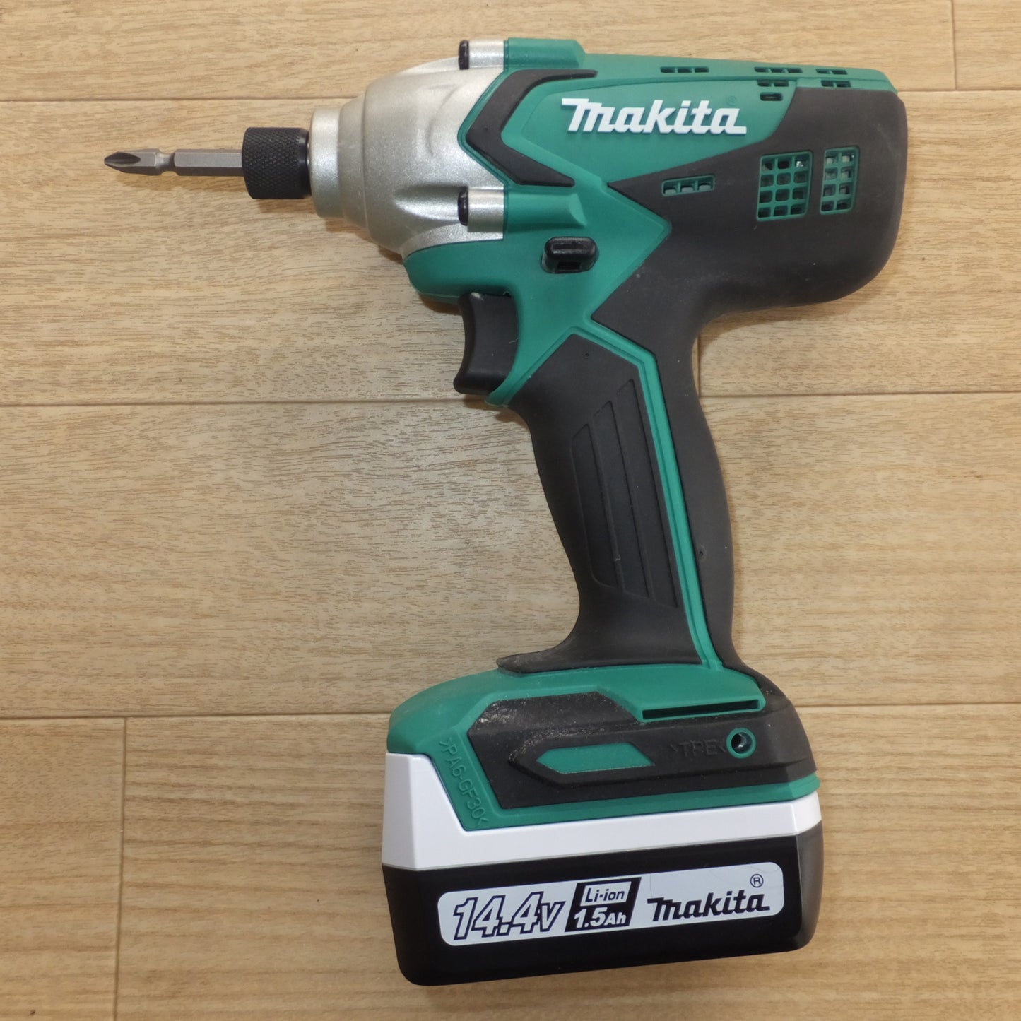[送料無料] 美品★マキタ makita 充電式インパクトドライバ M695DS 14.4V★
