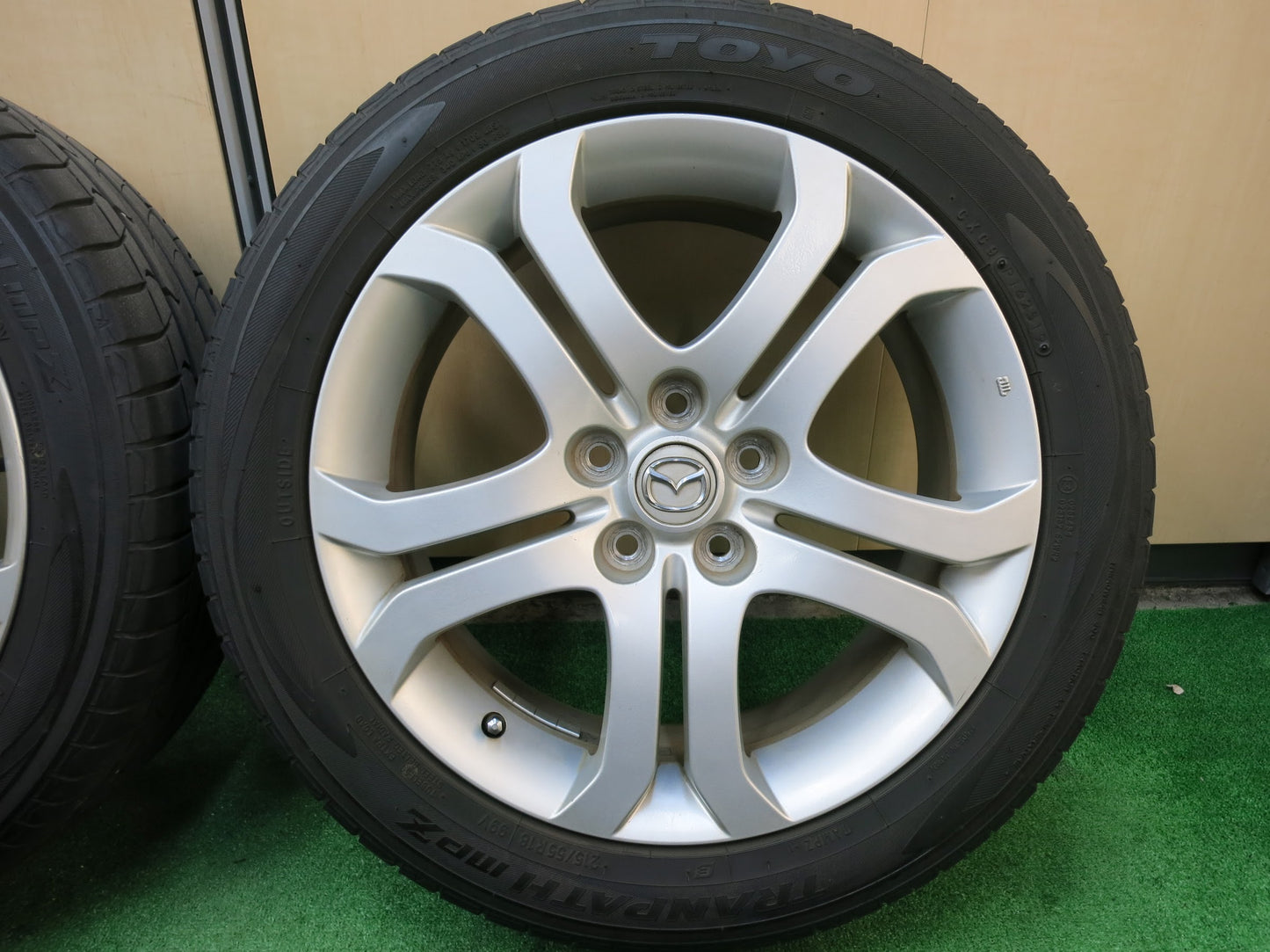 [送料無料]バリ溝！19年！8.5分★マツダ MPV 純正 215/55R18 トーヨー トランパス MPZ 18インチ PCD114.3/5H★3022508ヒノ