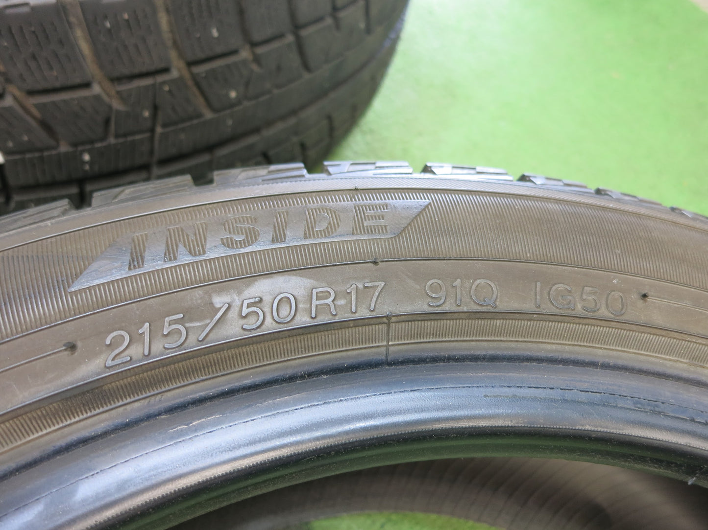[送料無料]バリ溝！9.5分★スタッドレス 215/50R17 ヨコハマ アイスガード iG50 プラス タイヤ 17インチ レヴォーグ プリウスα アテンザ 等★2061005Hスタ