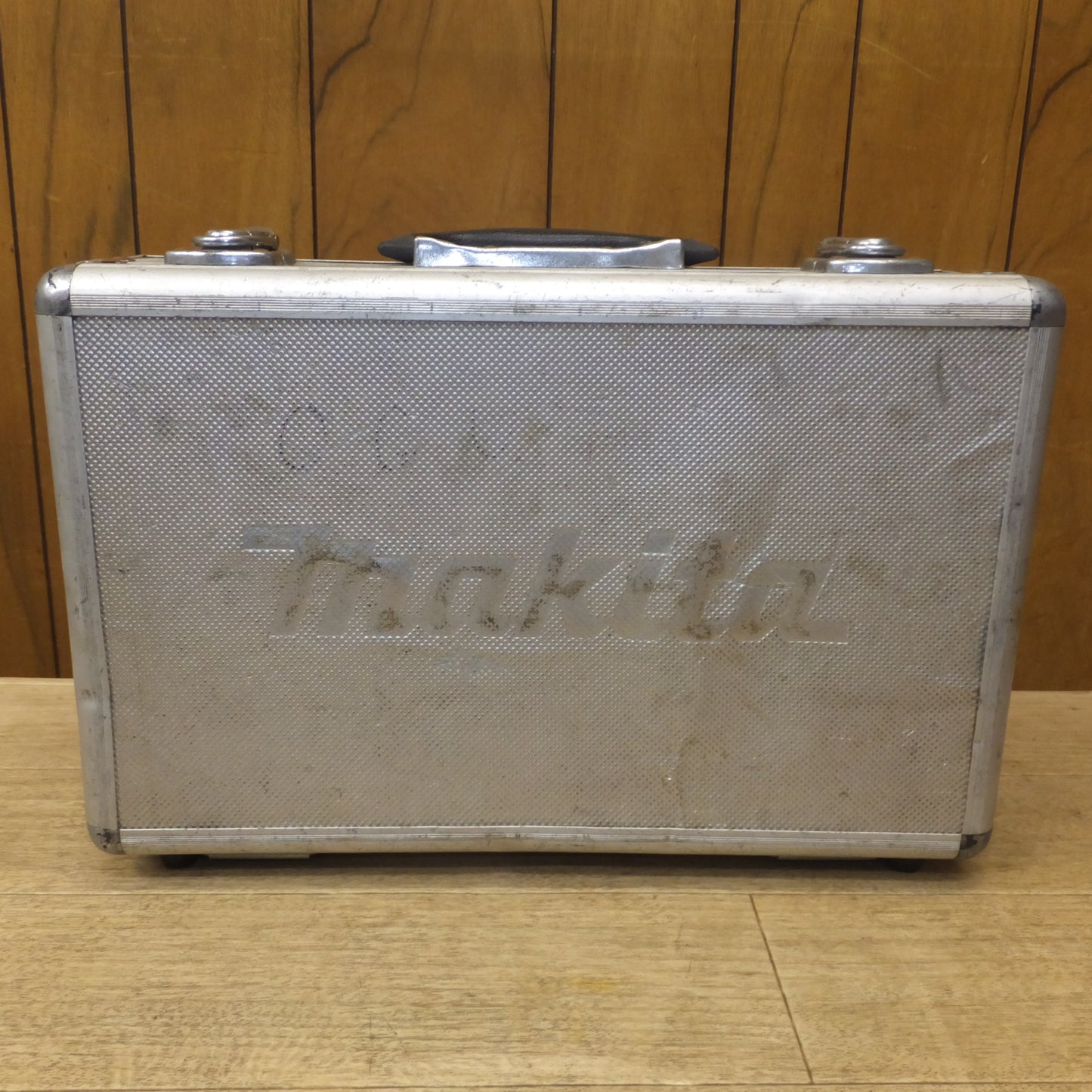 [送料無料]現状品★マキタ makita 充電式ペンドライバドリル DF010D　充電器 DC07SA　セット　バッテリ無し★