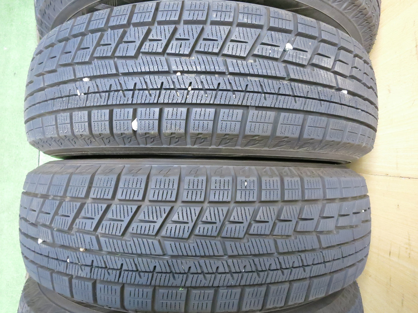[送料無料]バリ溝！21年！ほぼ10分★スタッドレス 175/65R15 ヨコハマ アイスガード iG60 タイヤ 15インチ アクア ヴィッツ フィット 等★2121609Hスタ